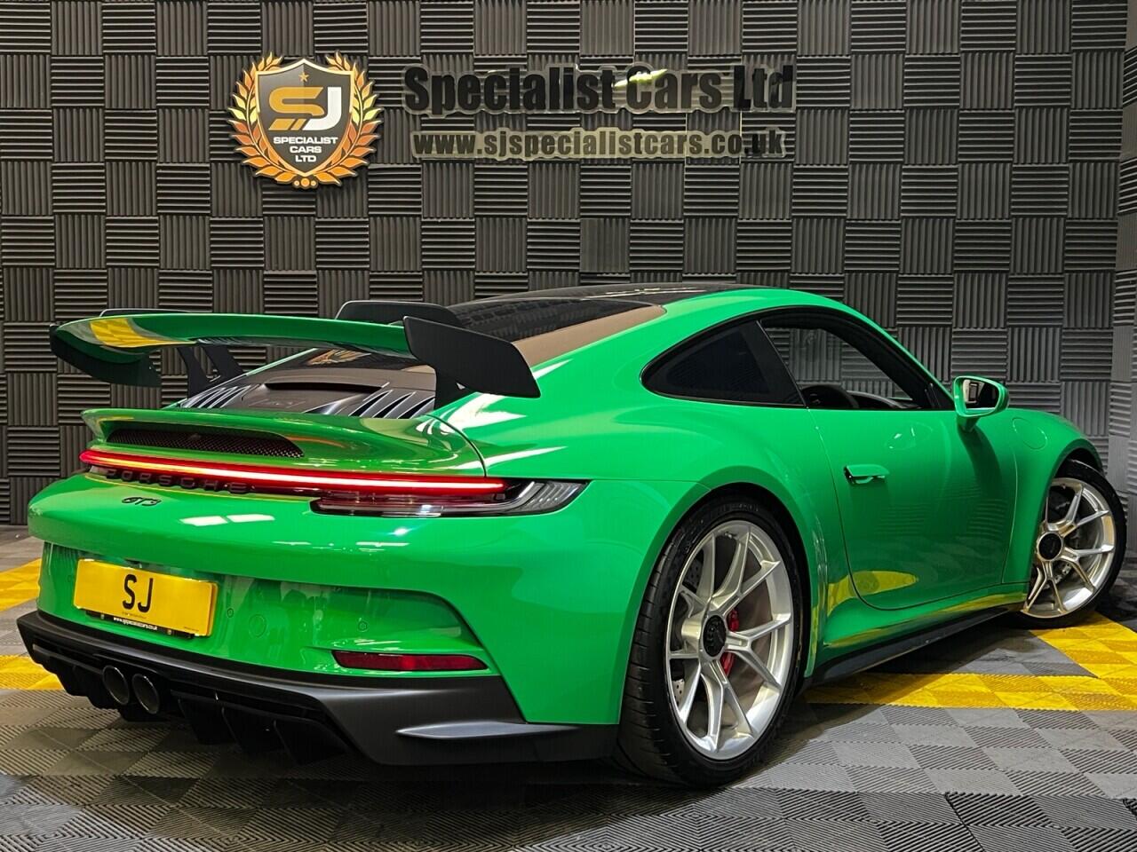 Porsche 911 view 31