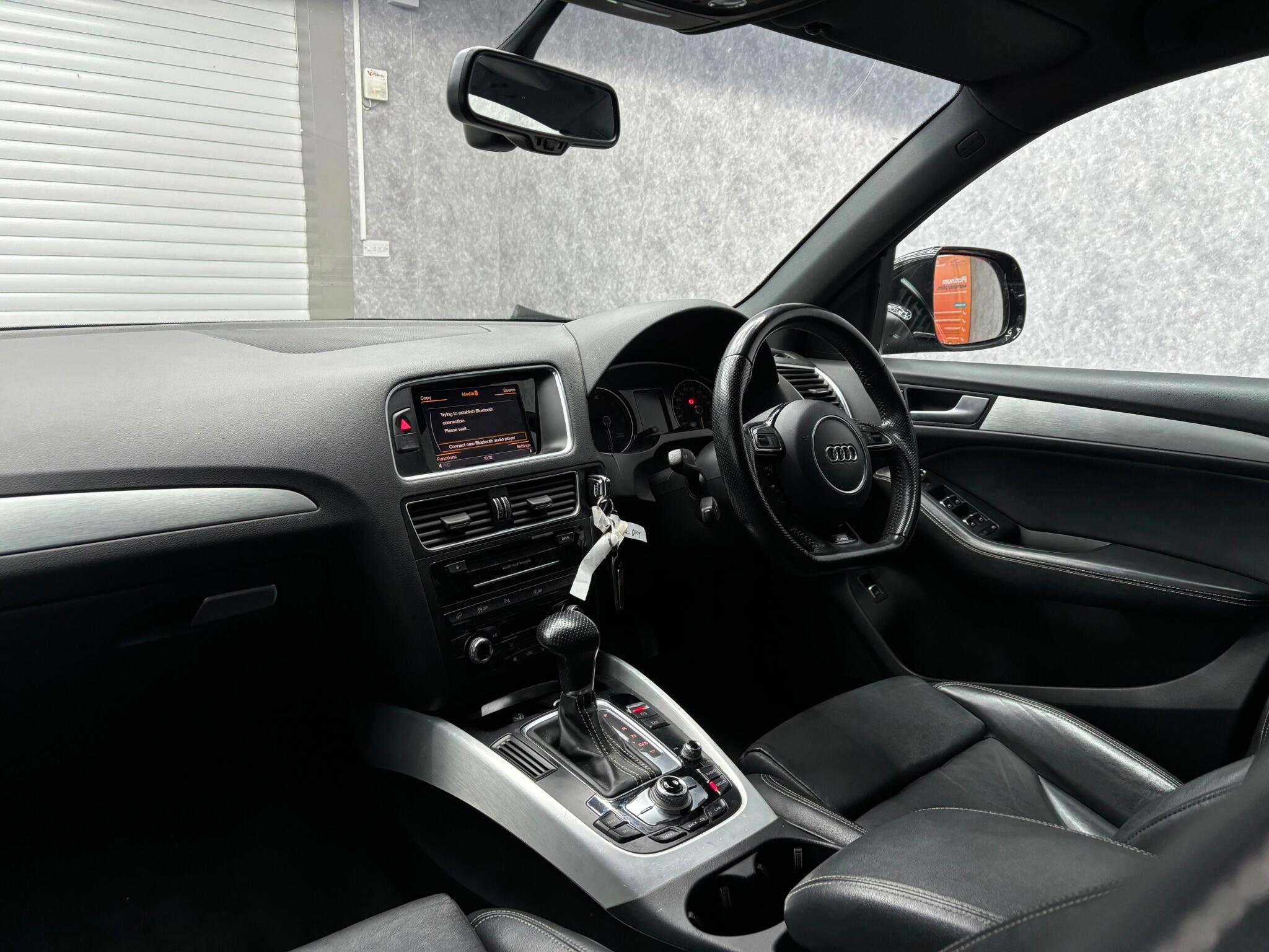 Audi Q5 view 8