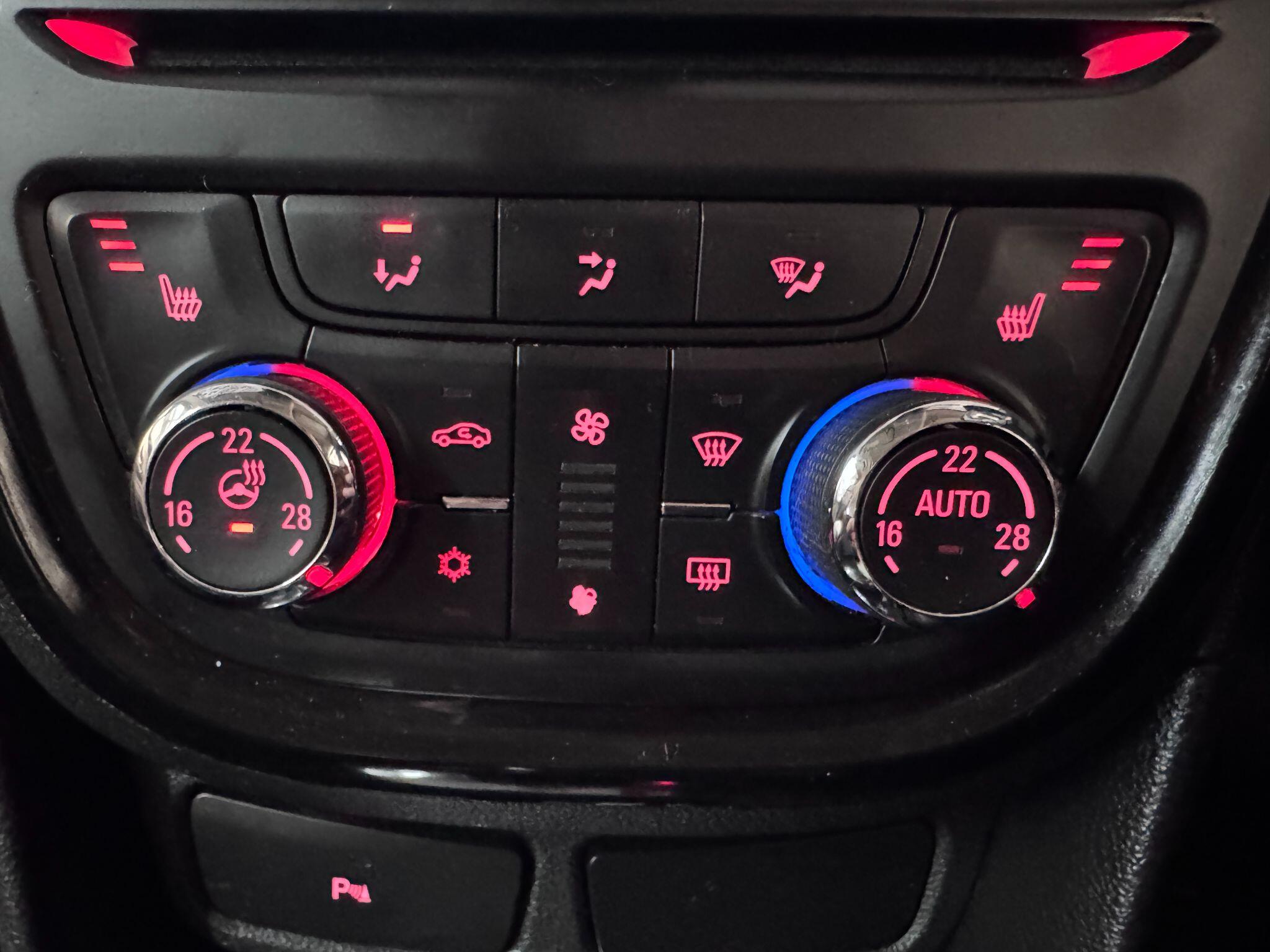 2015 Vauxhall Mokka image 40