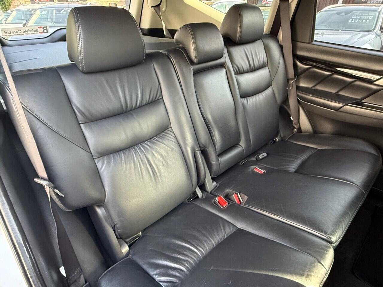 Mitsubishi Shogun Sport view 11