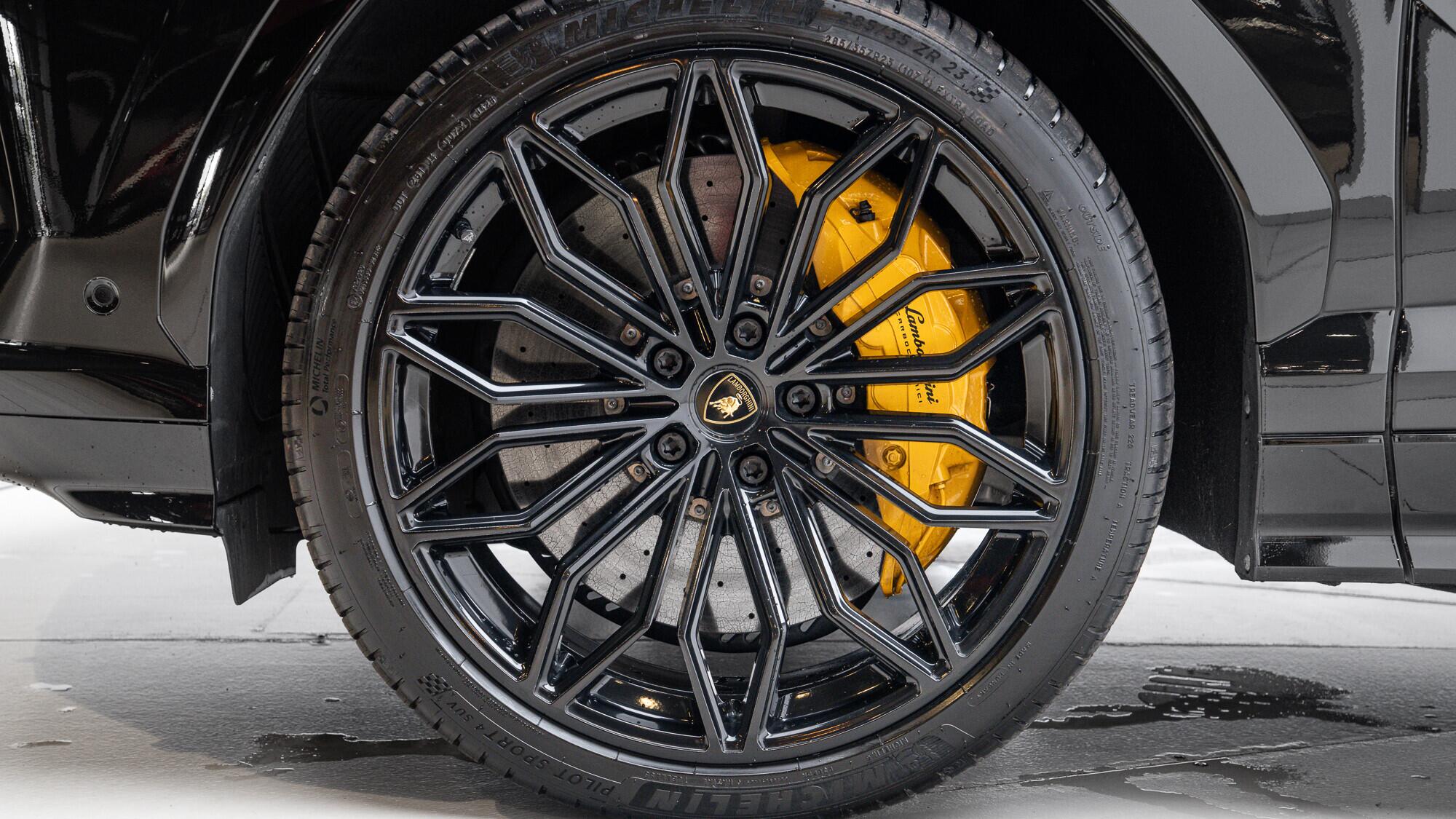 Lamborghini Urus view 10