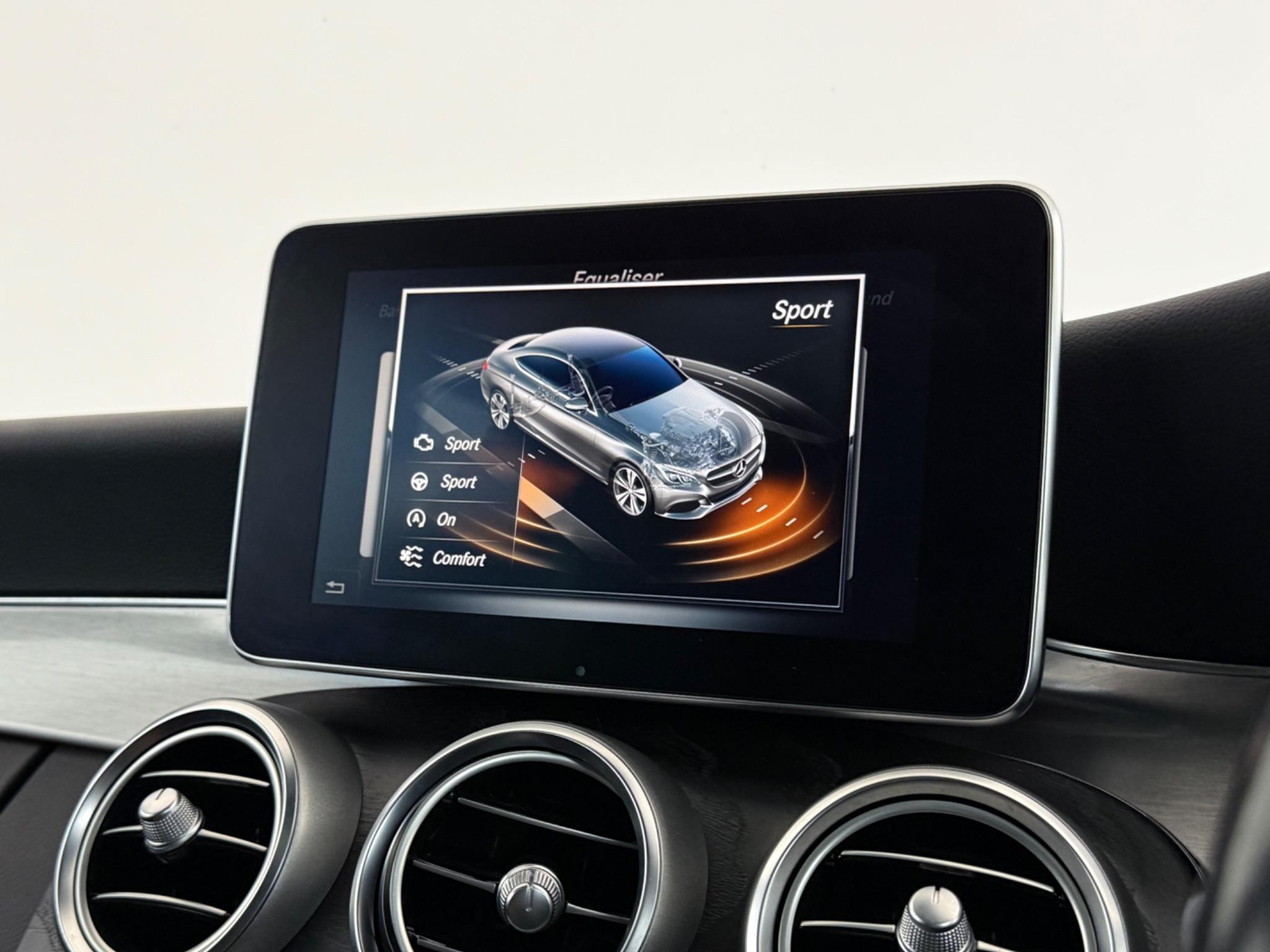 Mercedes-Benz C-Class view 28