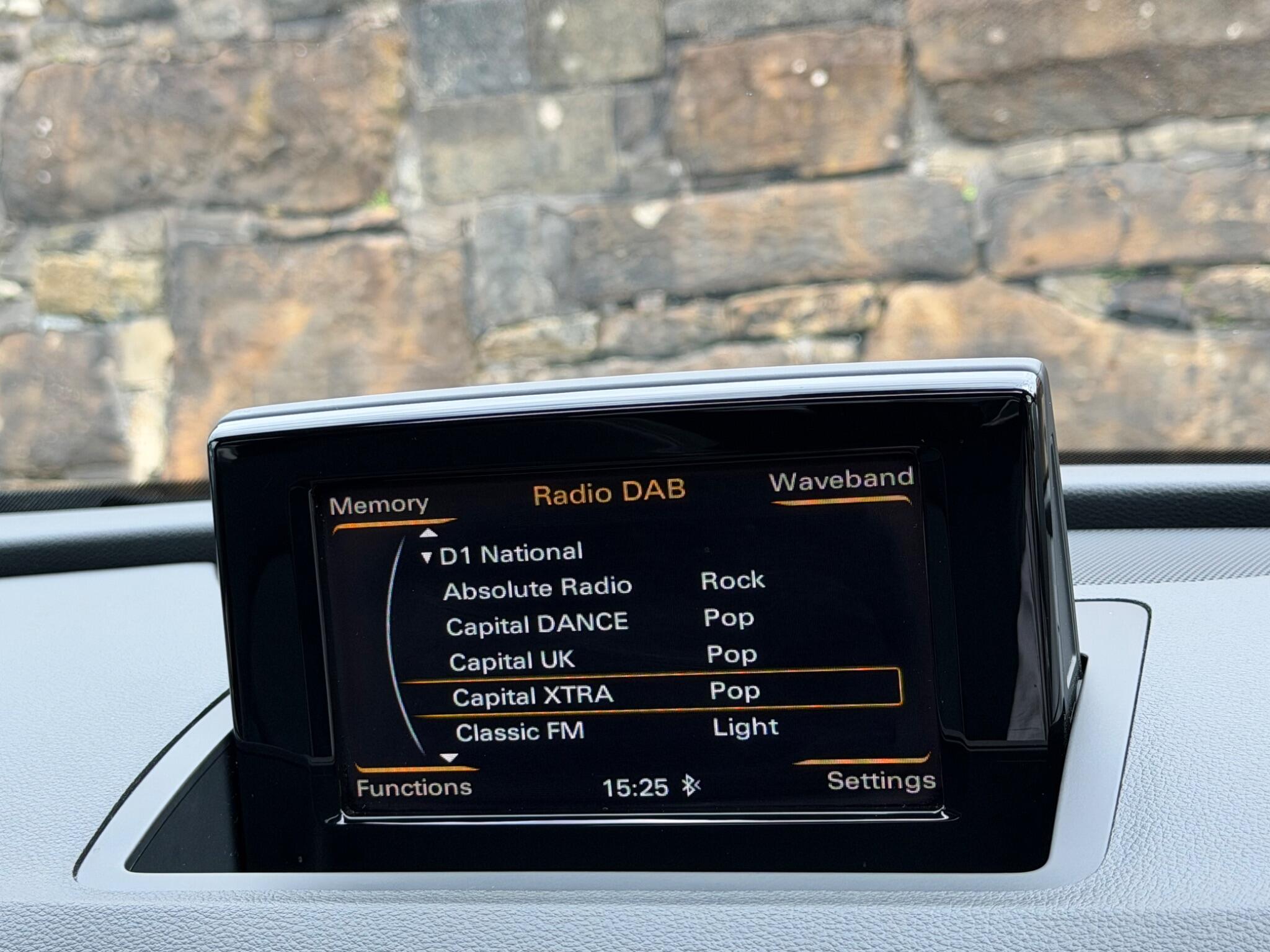 Audi Q3 view 31