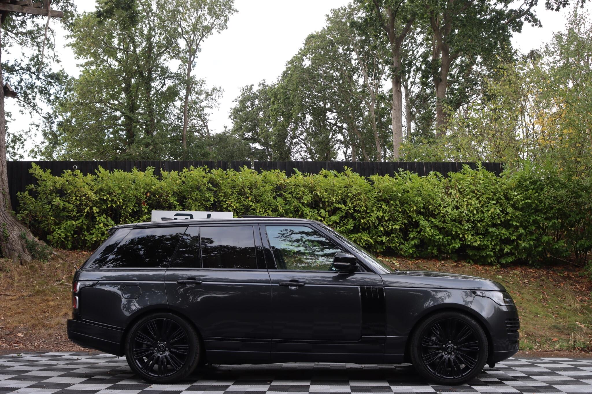 Land Rover Range Rover view 2