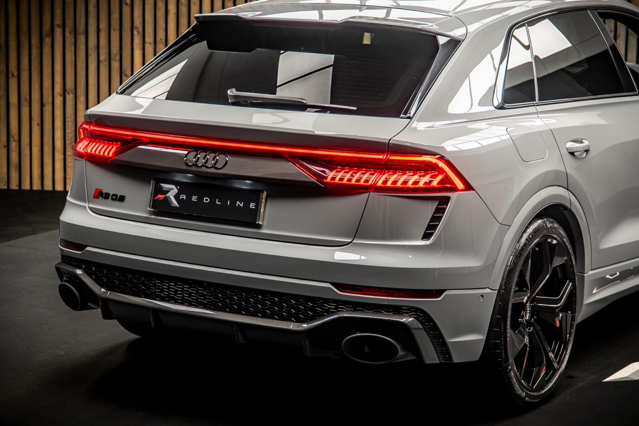 Audi RS Q8 view 21