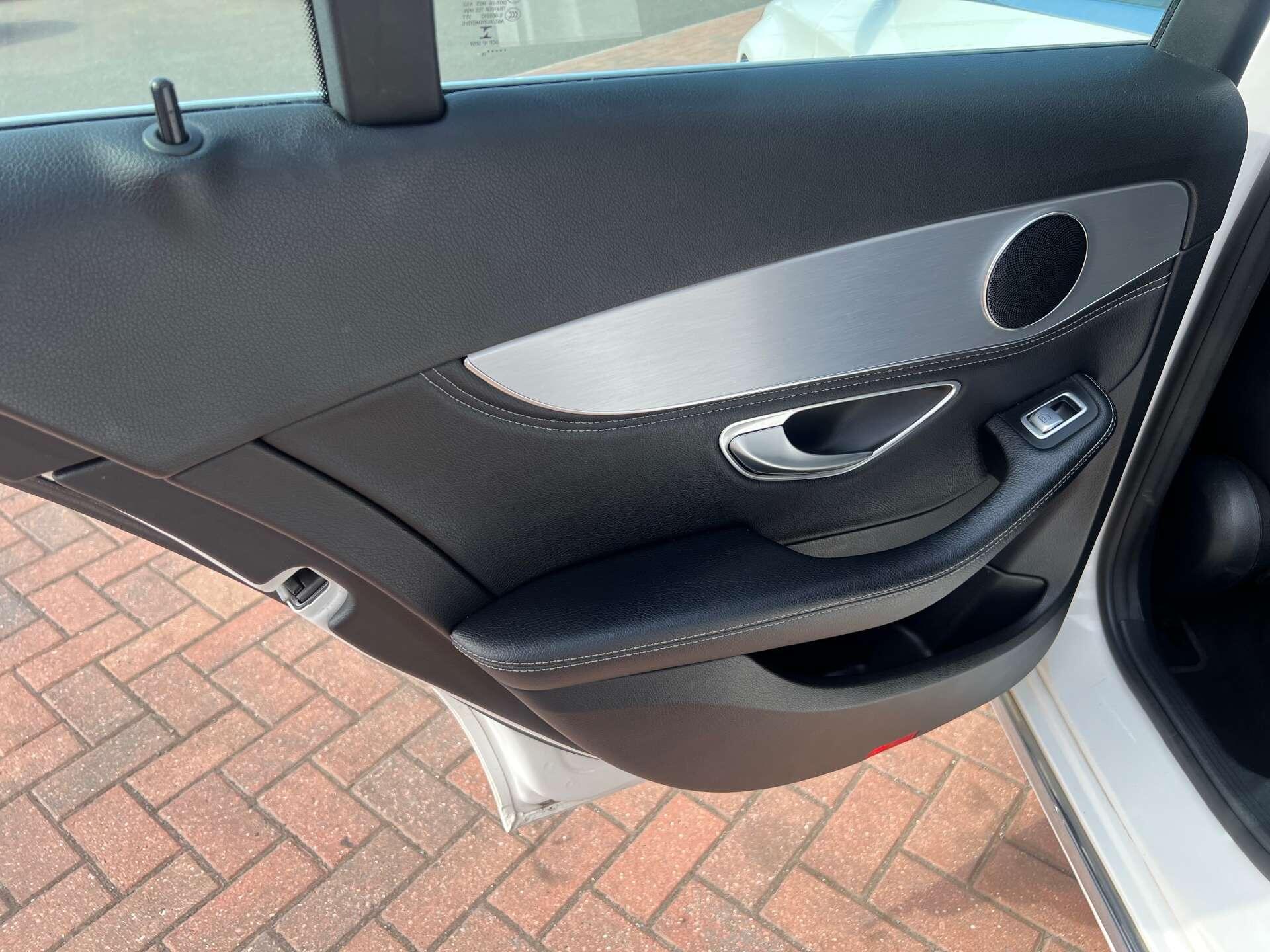 Mercedes-Benz C-Class view 41
