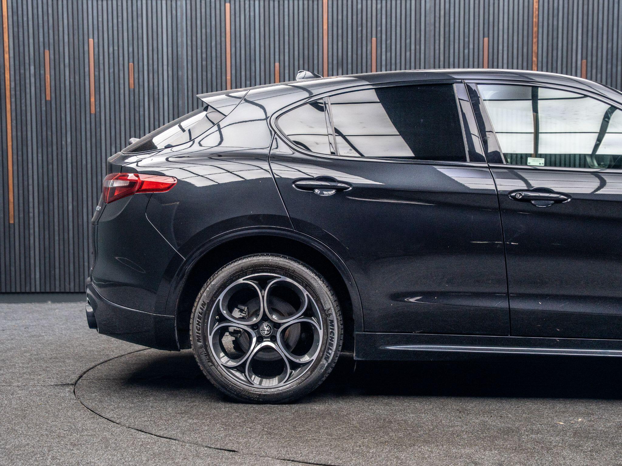 Alfa Romeo Stelvio view 19