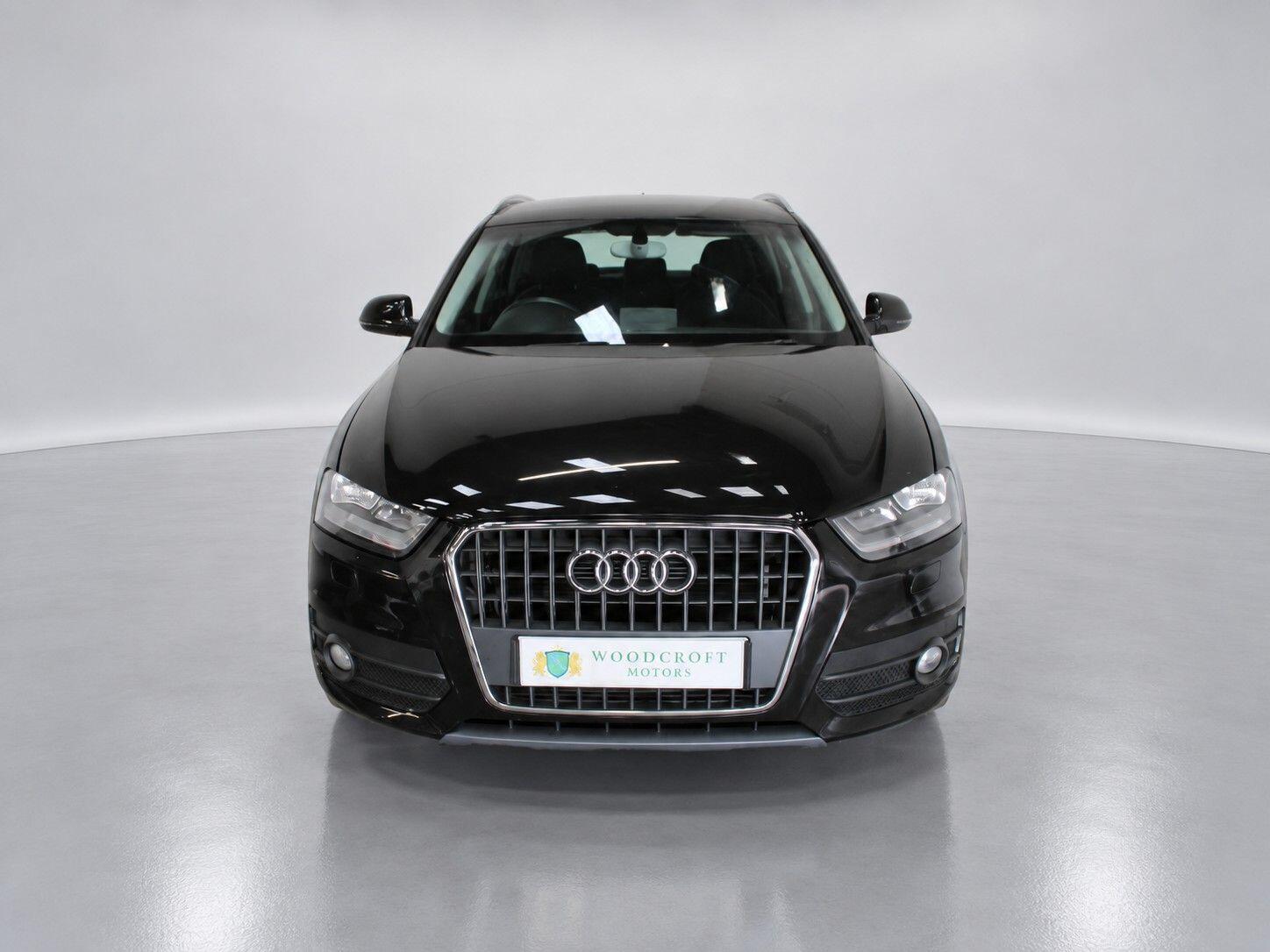 Audi Q3 view 13