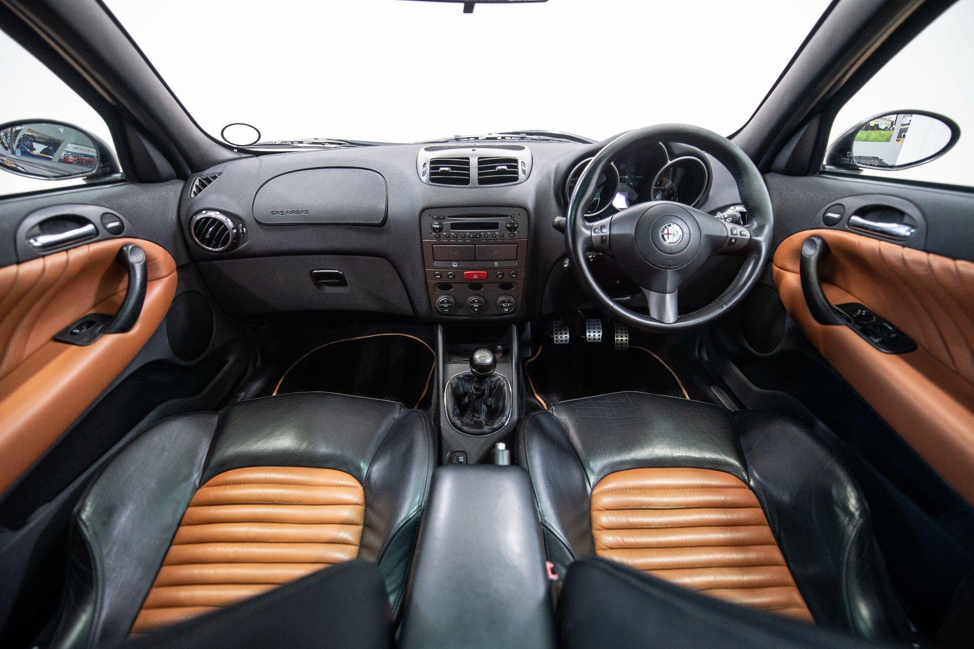Alfa Romeo 147 view 8