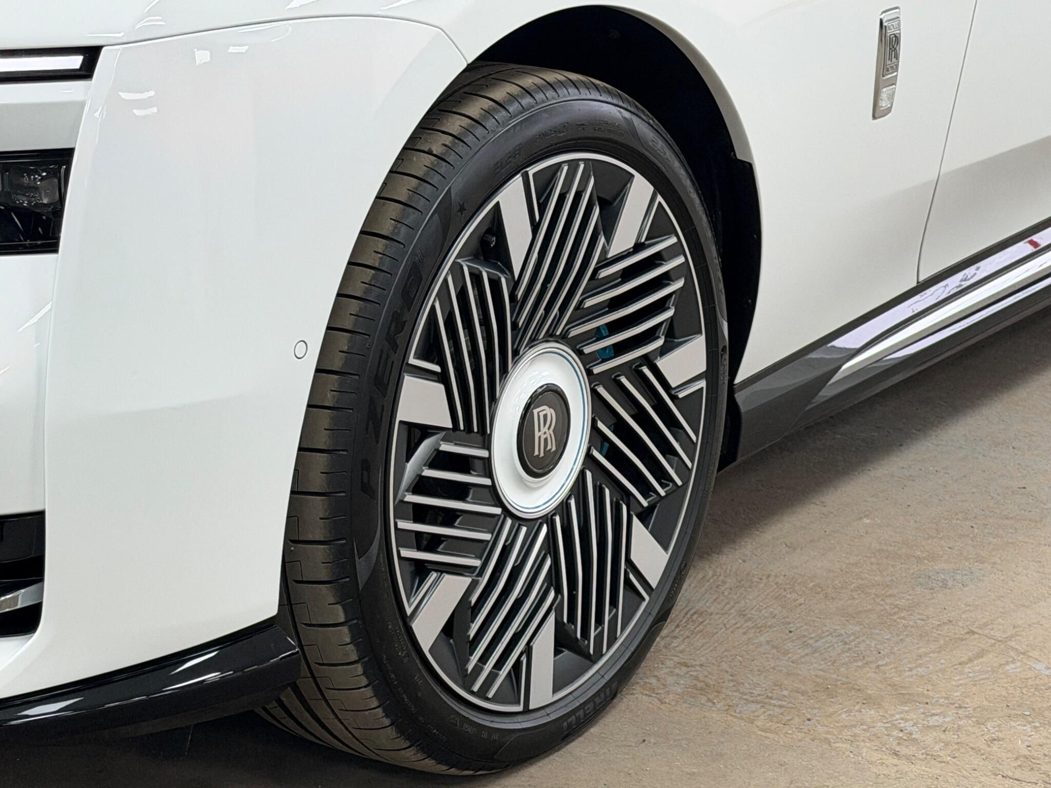 Rolls-Royce Spectre view 16