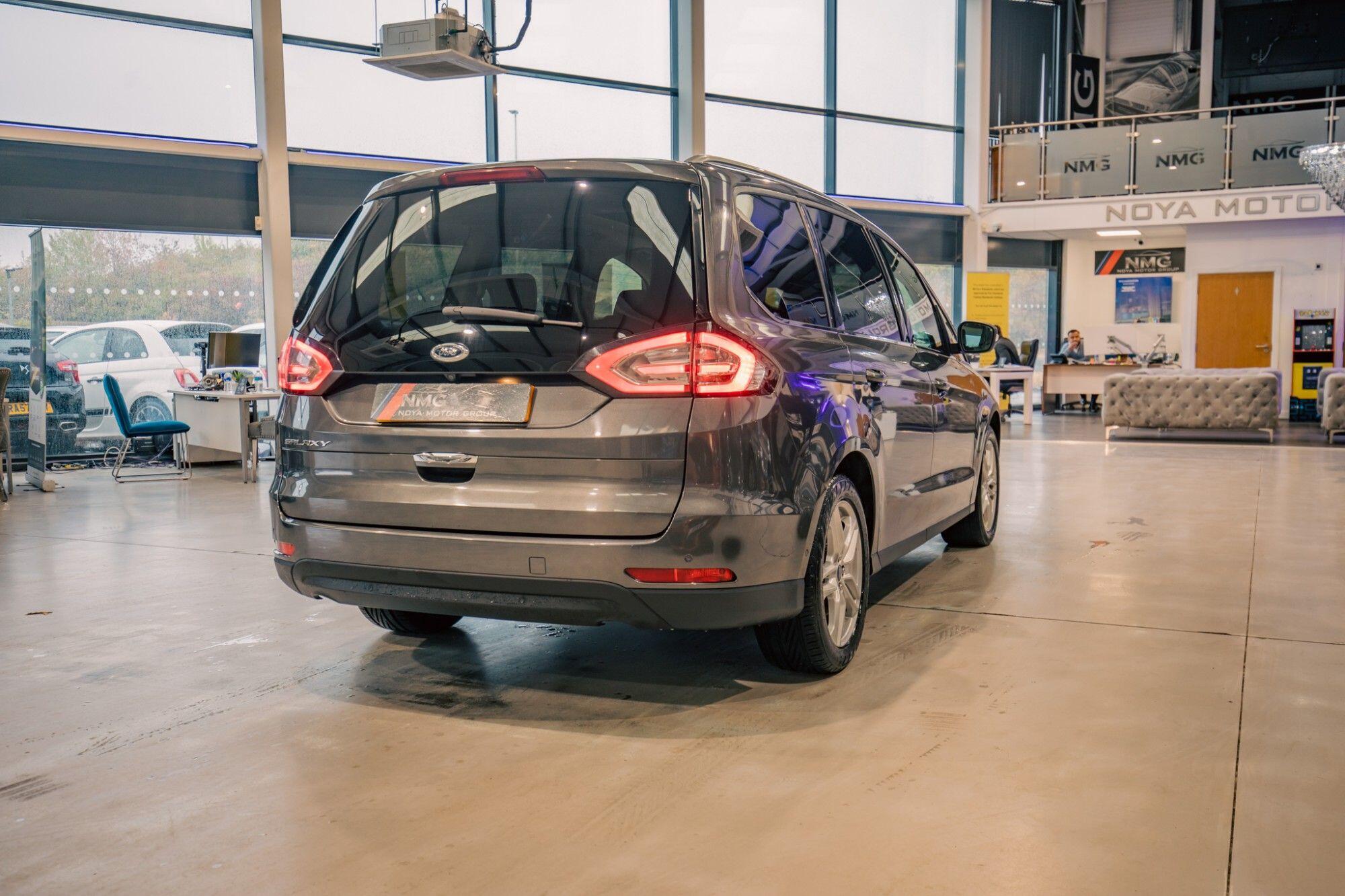 Ford Galaxy view 27