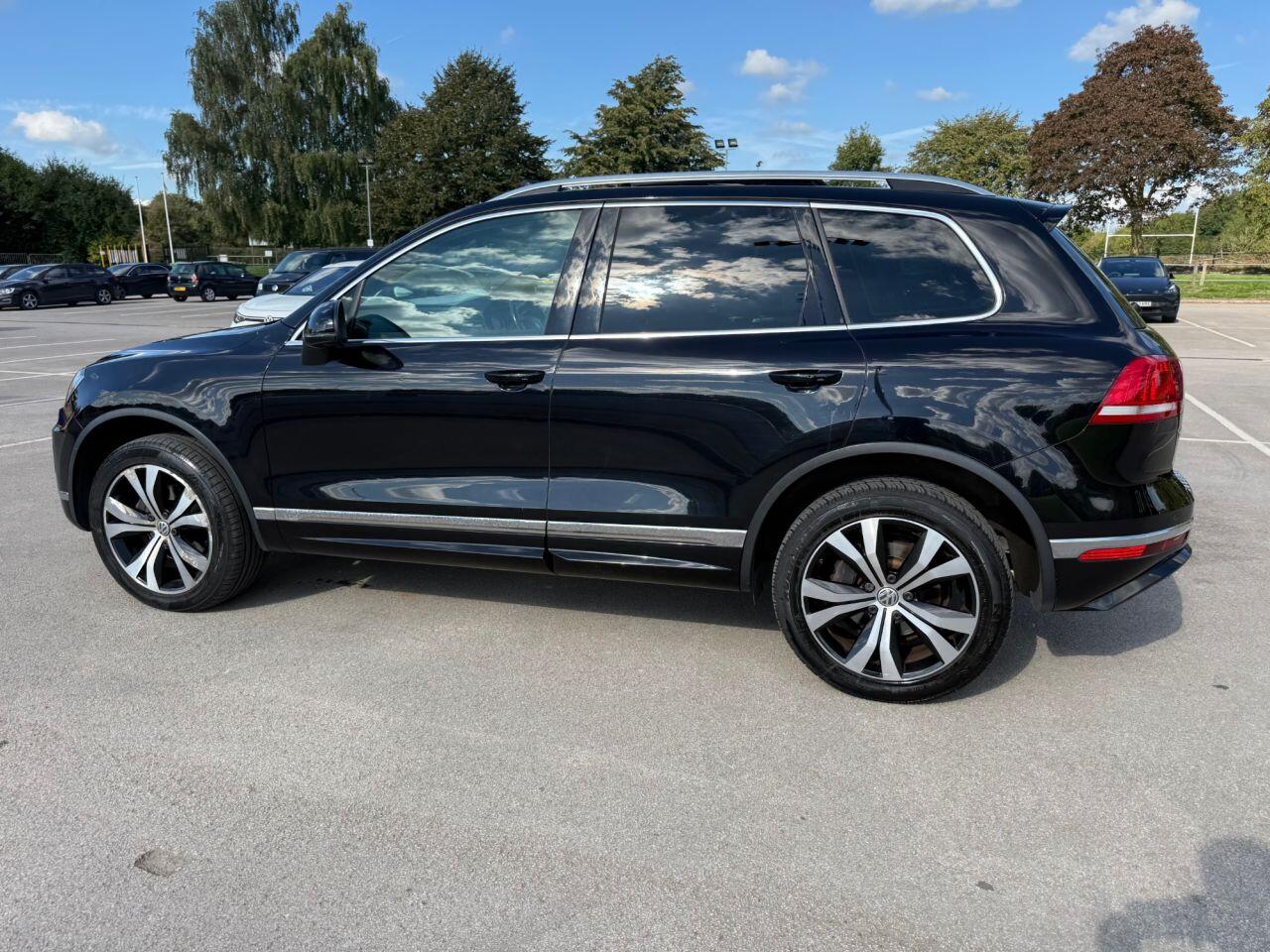 Volkswagen Touareg view 25
