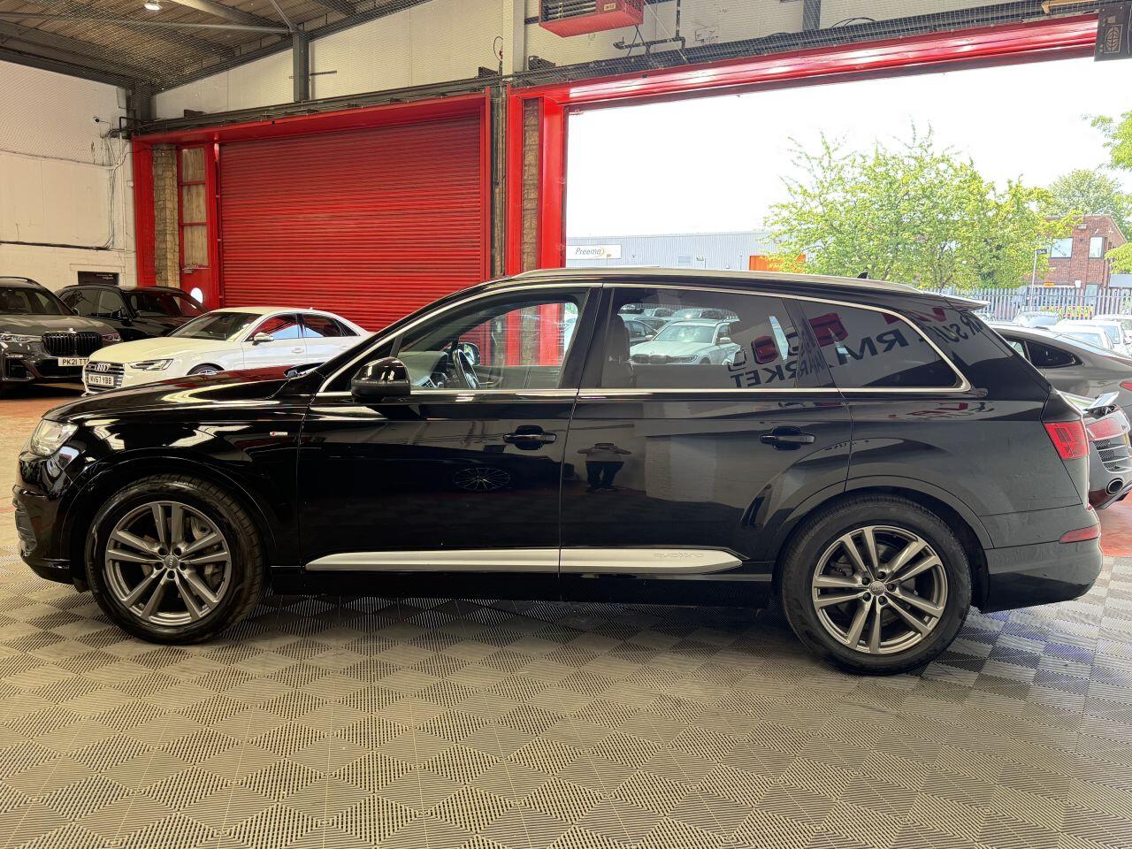 Audi Q7 view 6