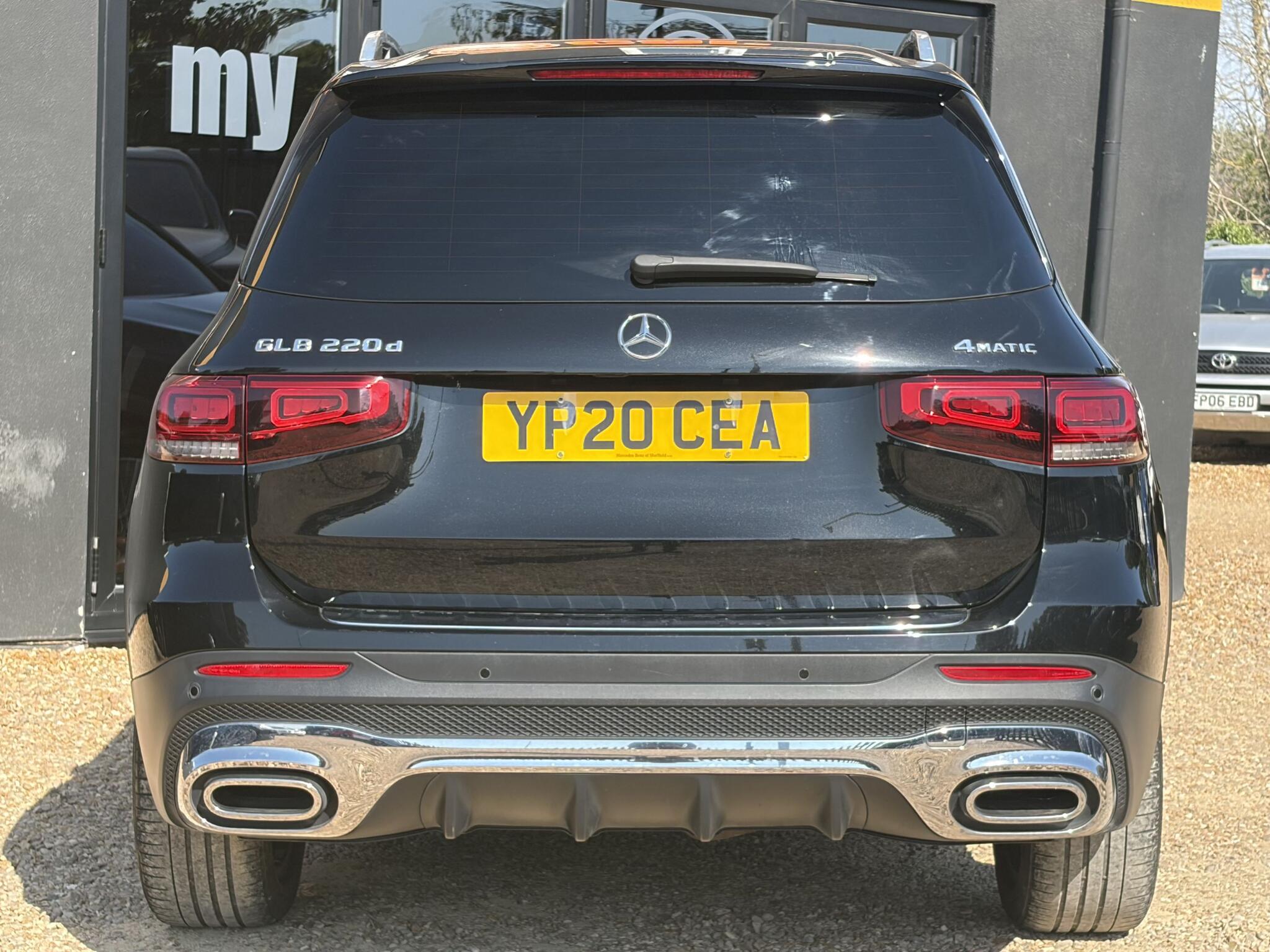 Mercedes-Benz GLB view 8