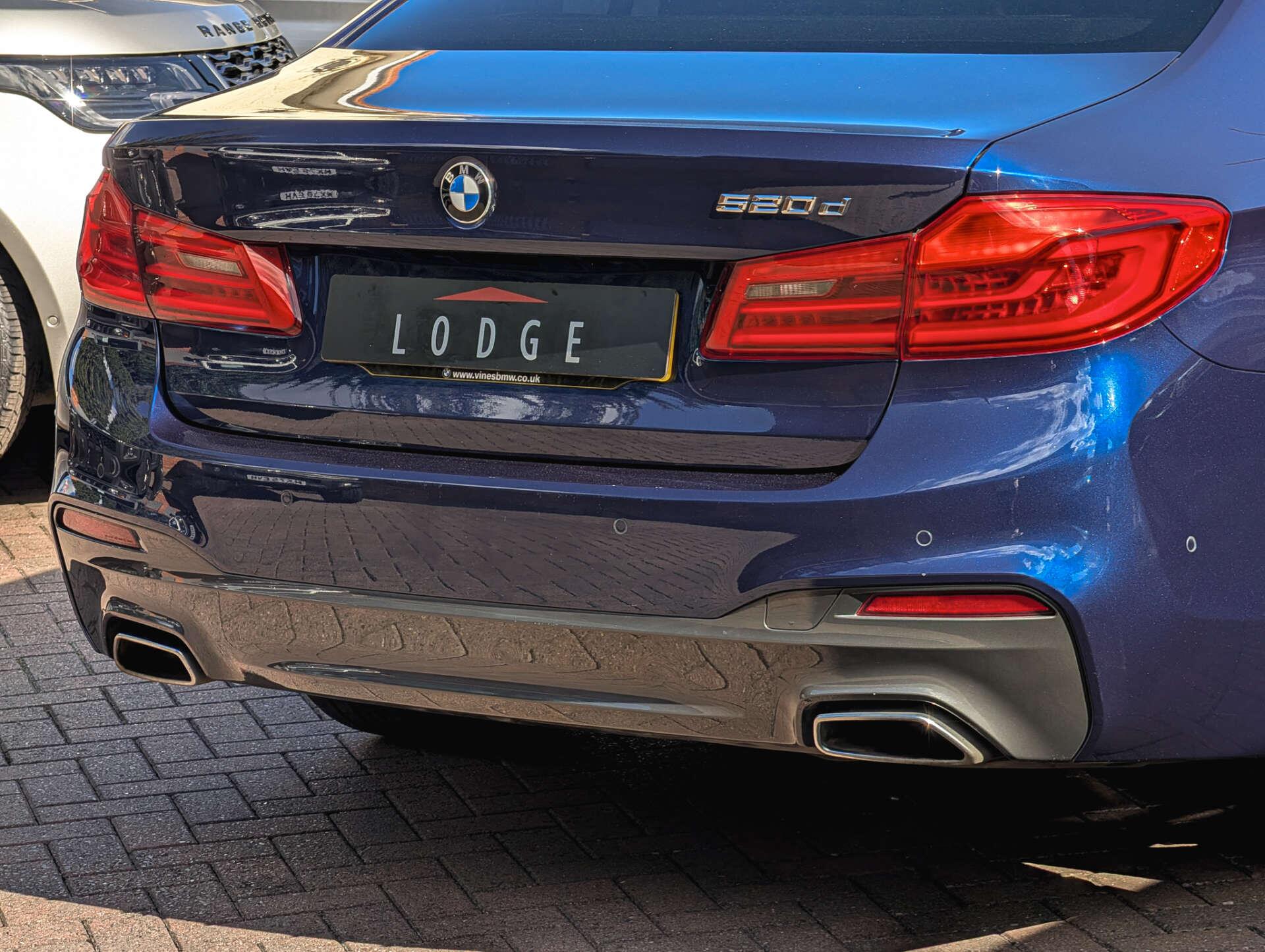 BMW 5 Series view 17