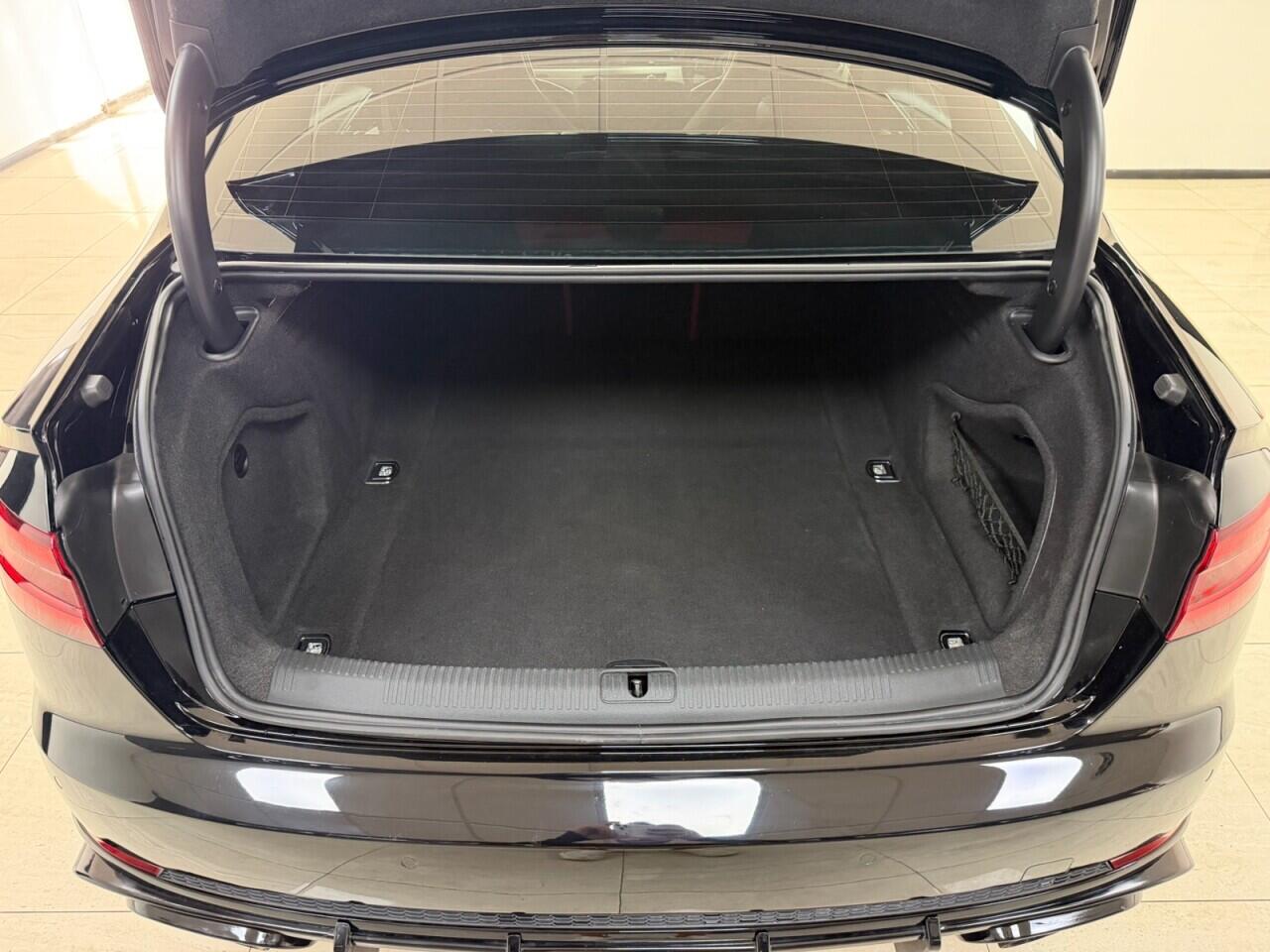 Audi S4 view 21