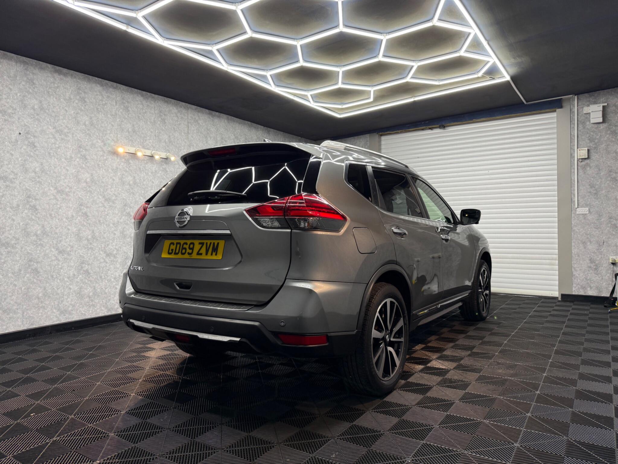 Nissan X-Trail view 4