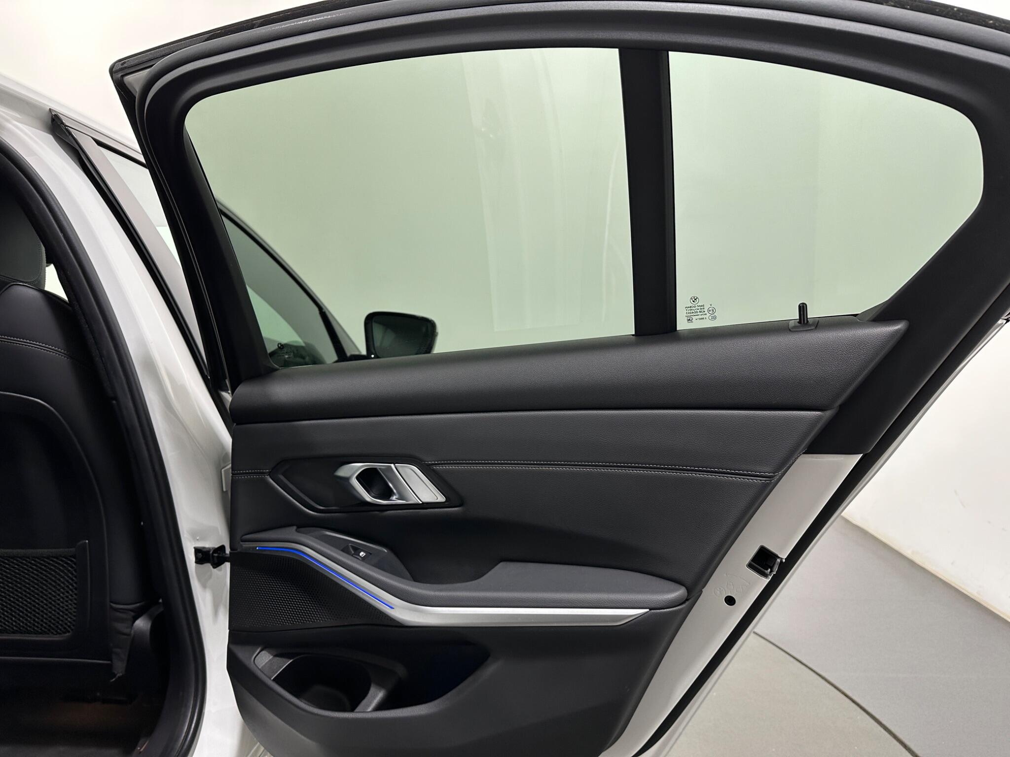 BMW 3 Series view 42
