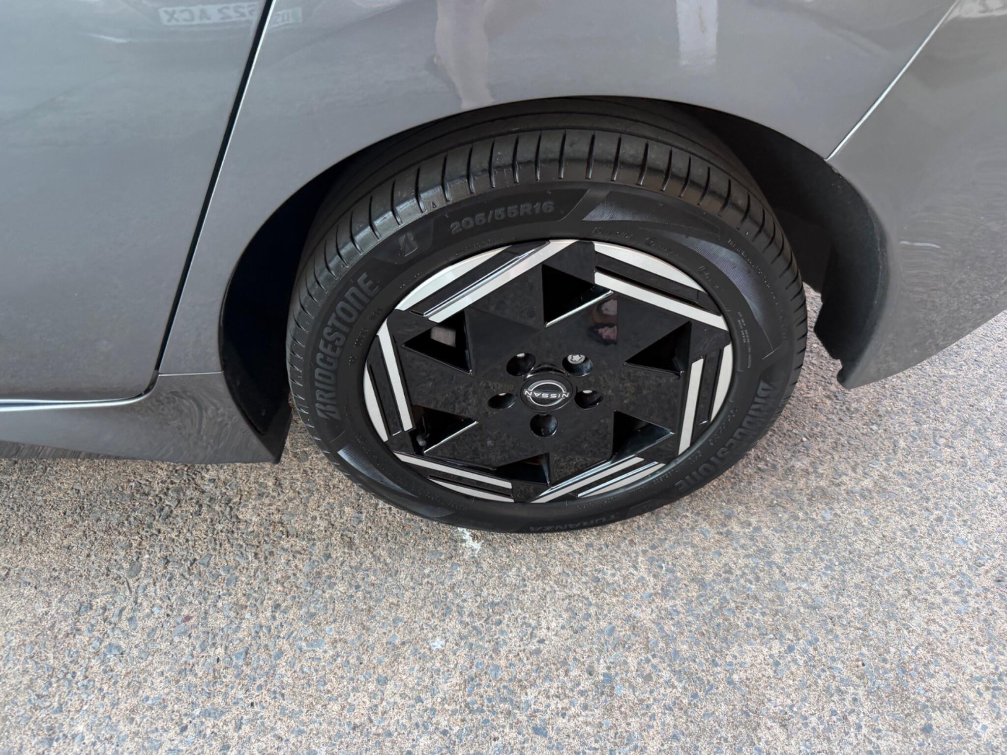 Nissan Leaf view 11