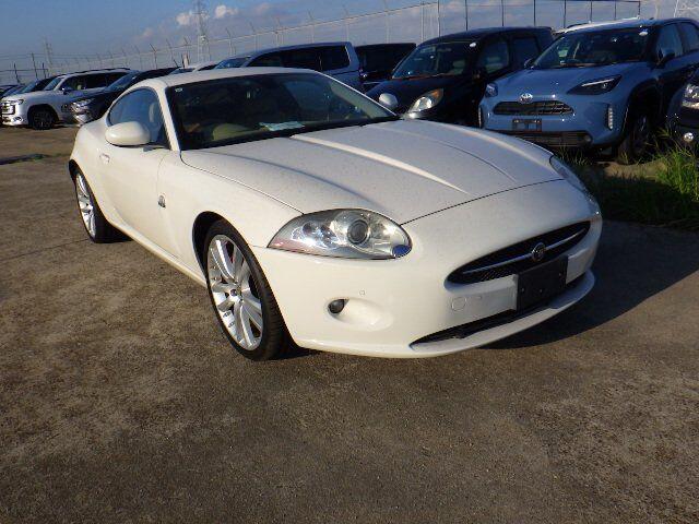 Jaguar XK view 6