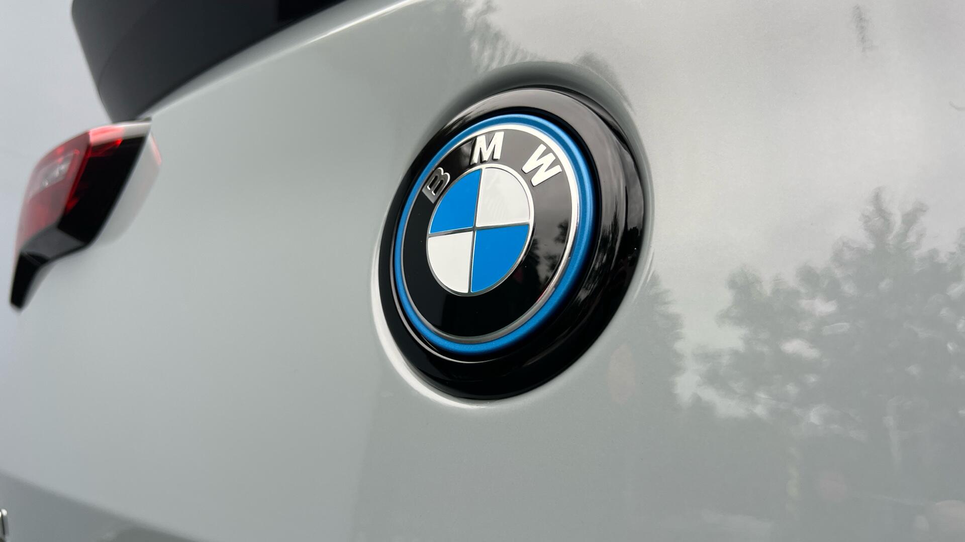 BMW Ix2 view 29