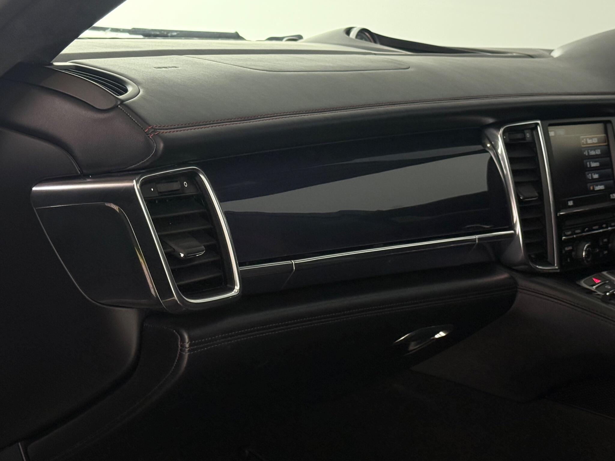 Porsche Panamera view 74