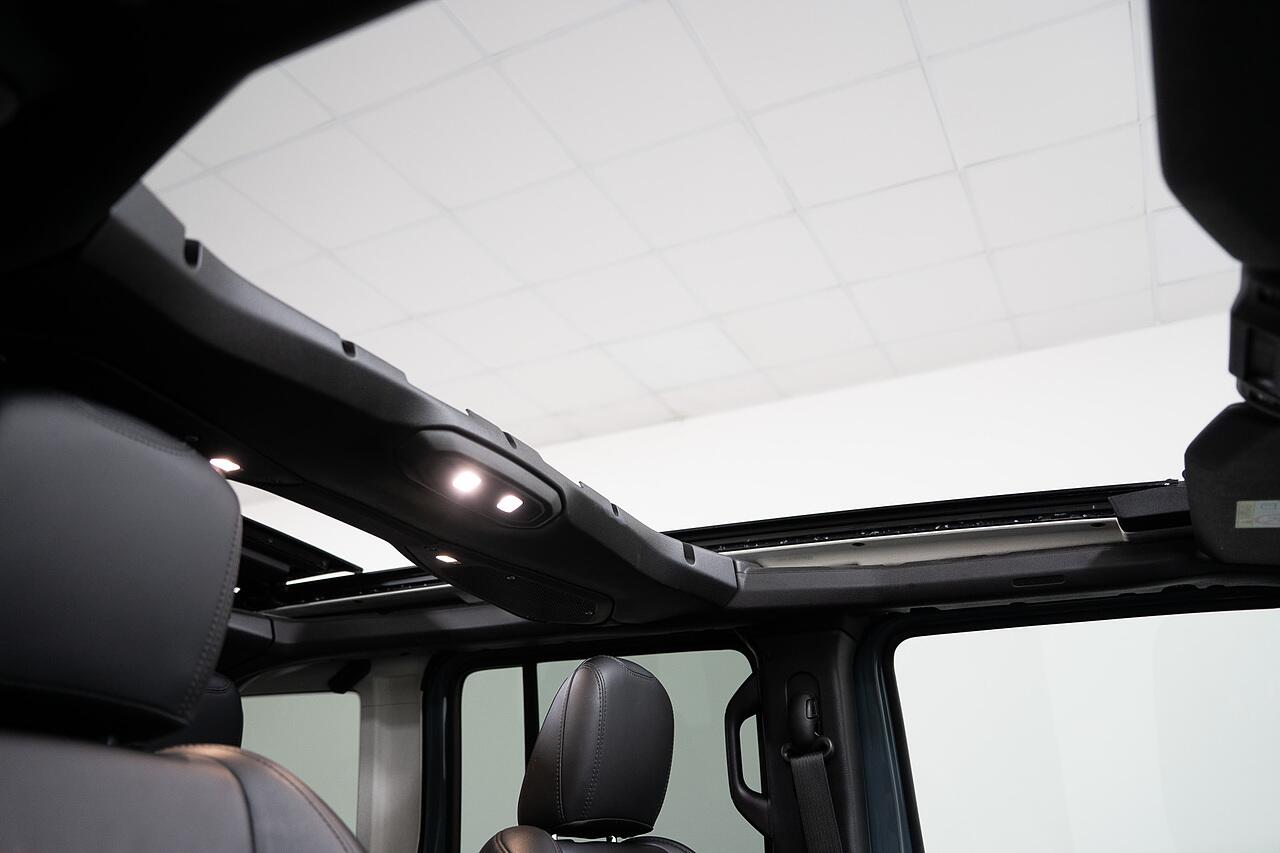 Jeep Wrangler view 19