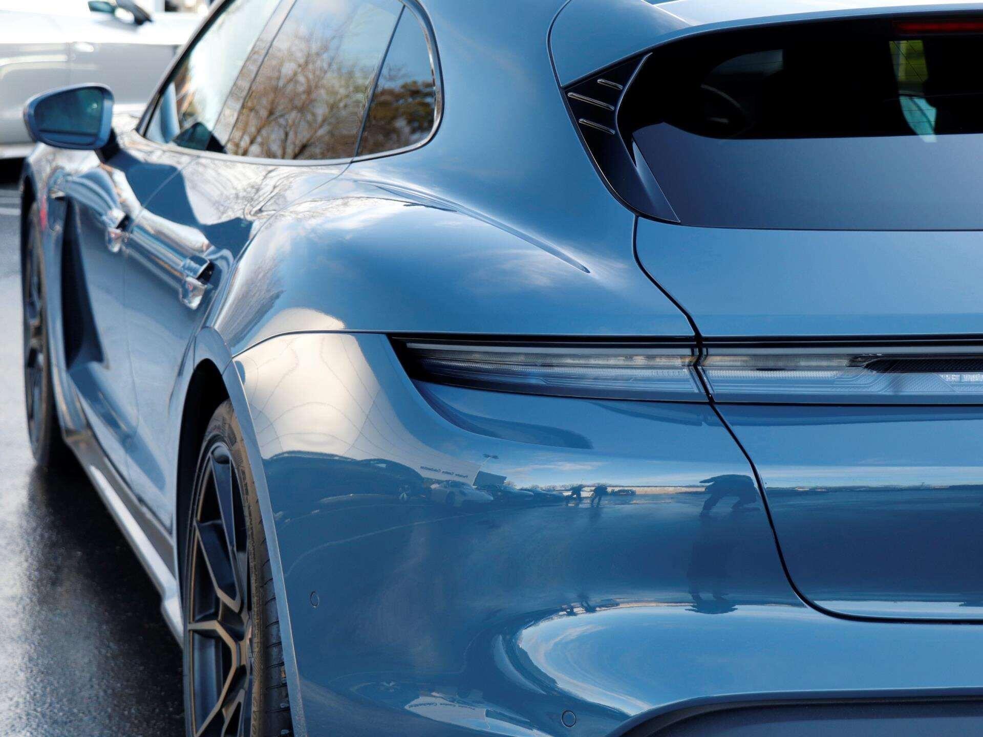 Porsche Taycan view 35
