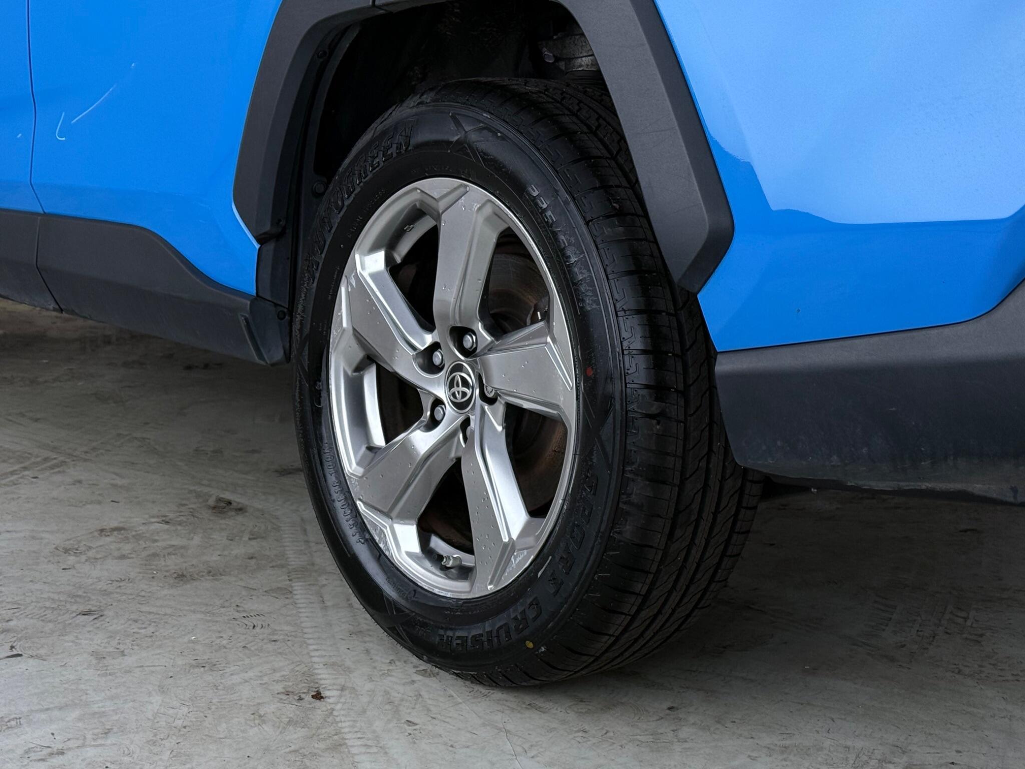 Toyota Rav4 view 9