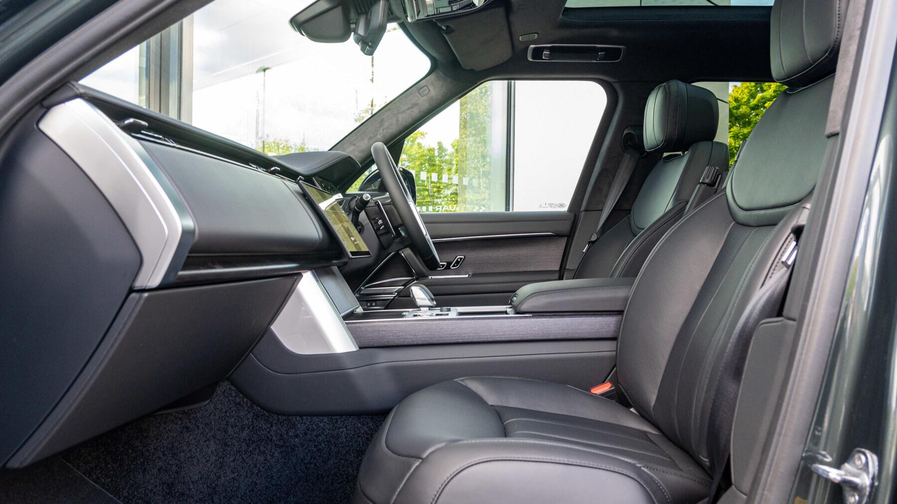Land Rover Range Rover view 3