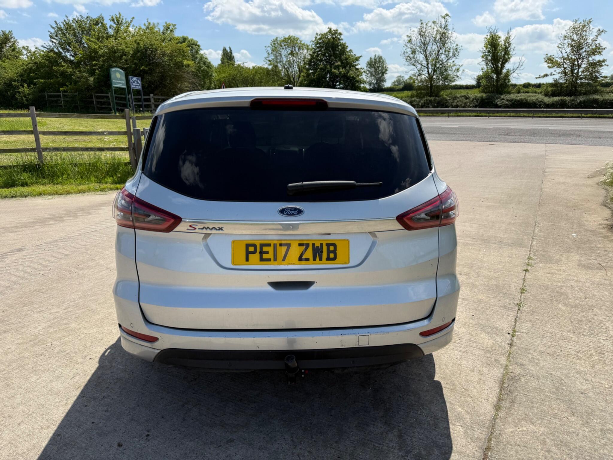 Ford S-Max 2.0 TDCi Titanium Euro 6 (s/s) 5dr — photo 23 of 102