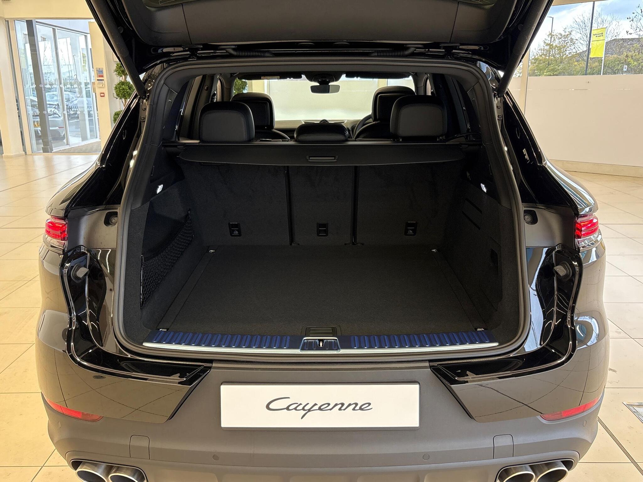 Porsche Cayenne view 19
