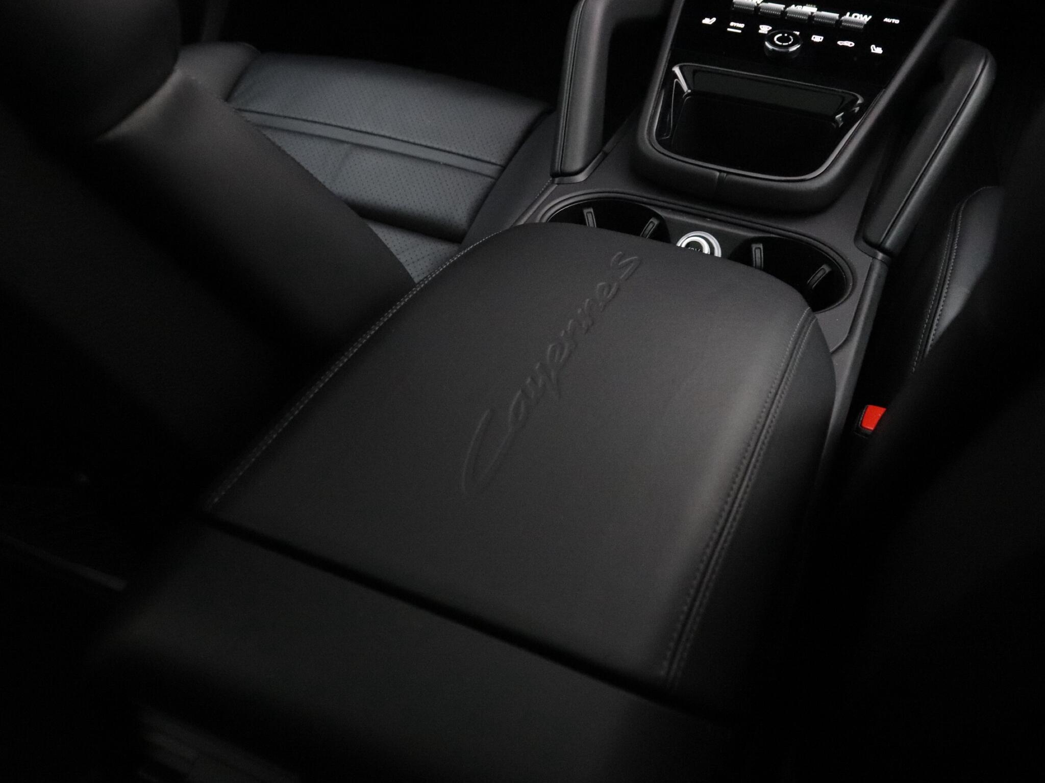 Porsche Cayenne view 32