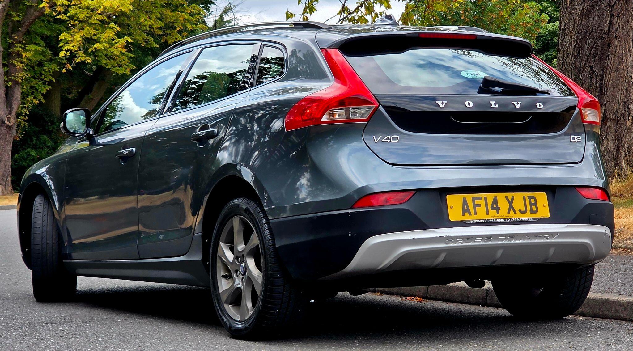 Volvo V40 Cross Country view 25