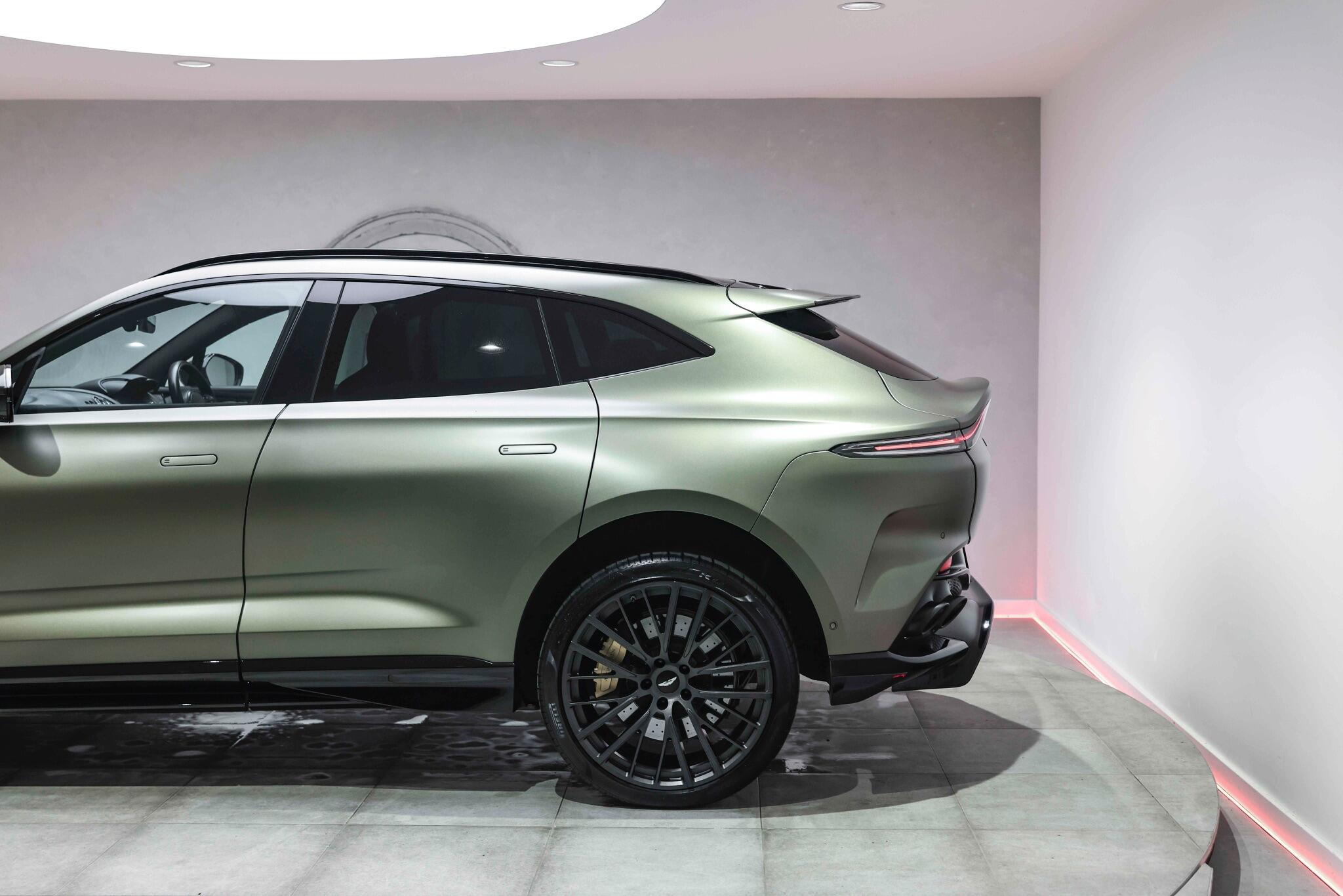 Aston Martin DBX view 25