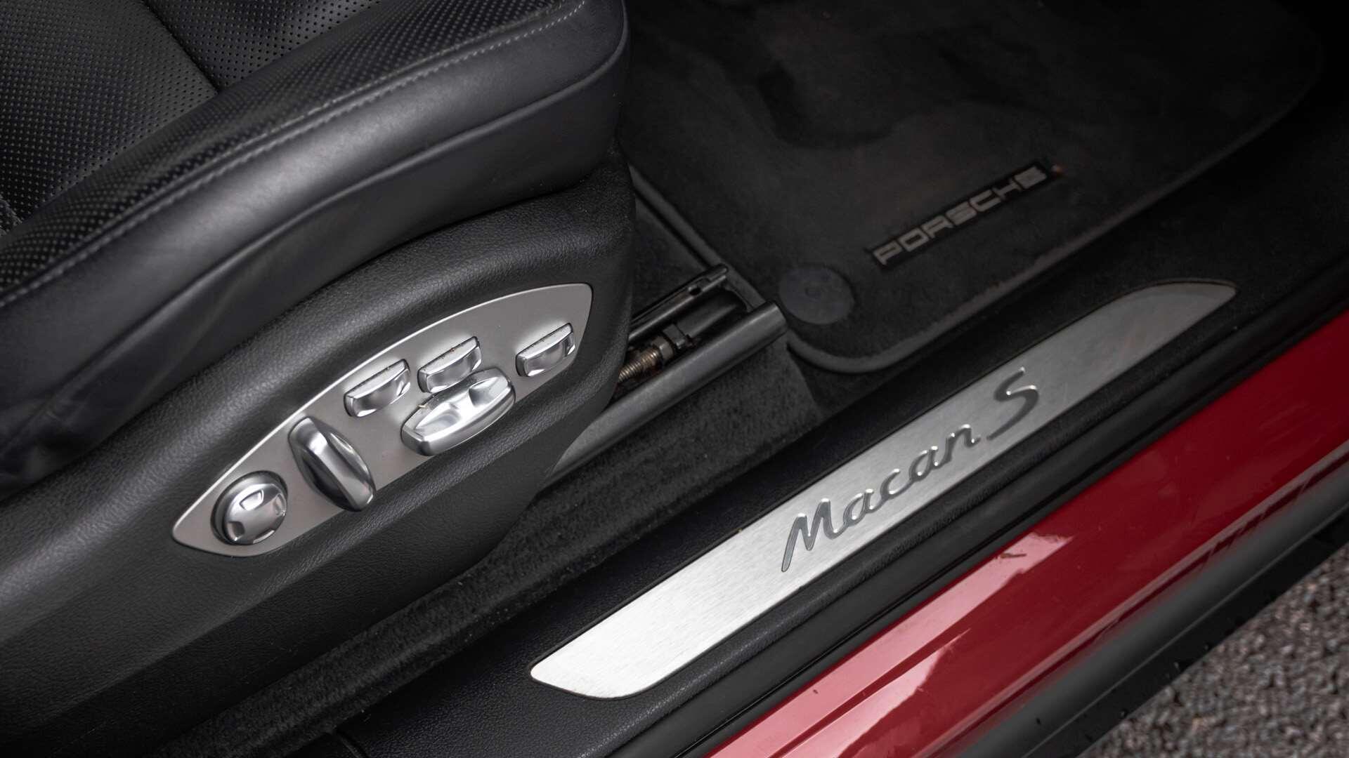 Porsche Macan view 28