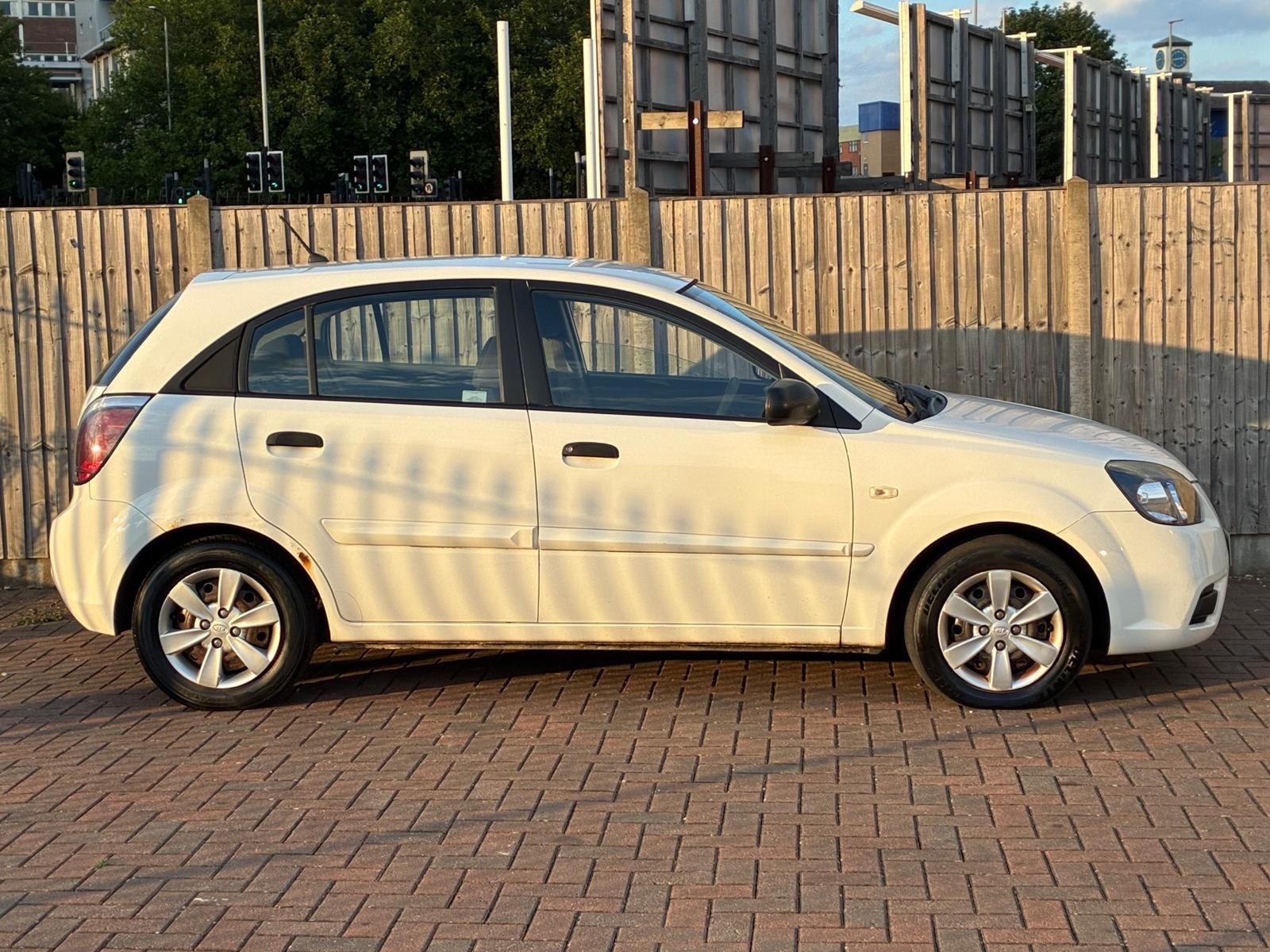 Kia Rio view 4