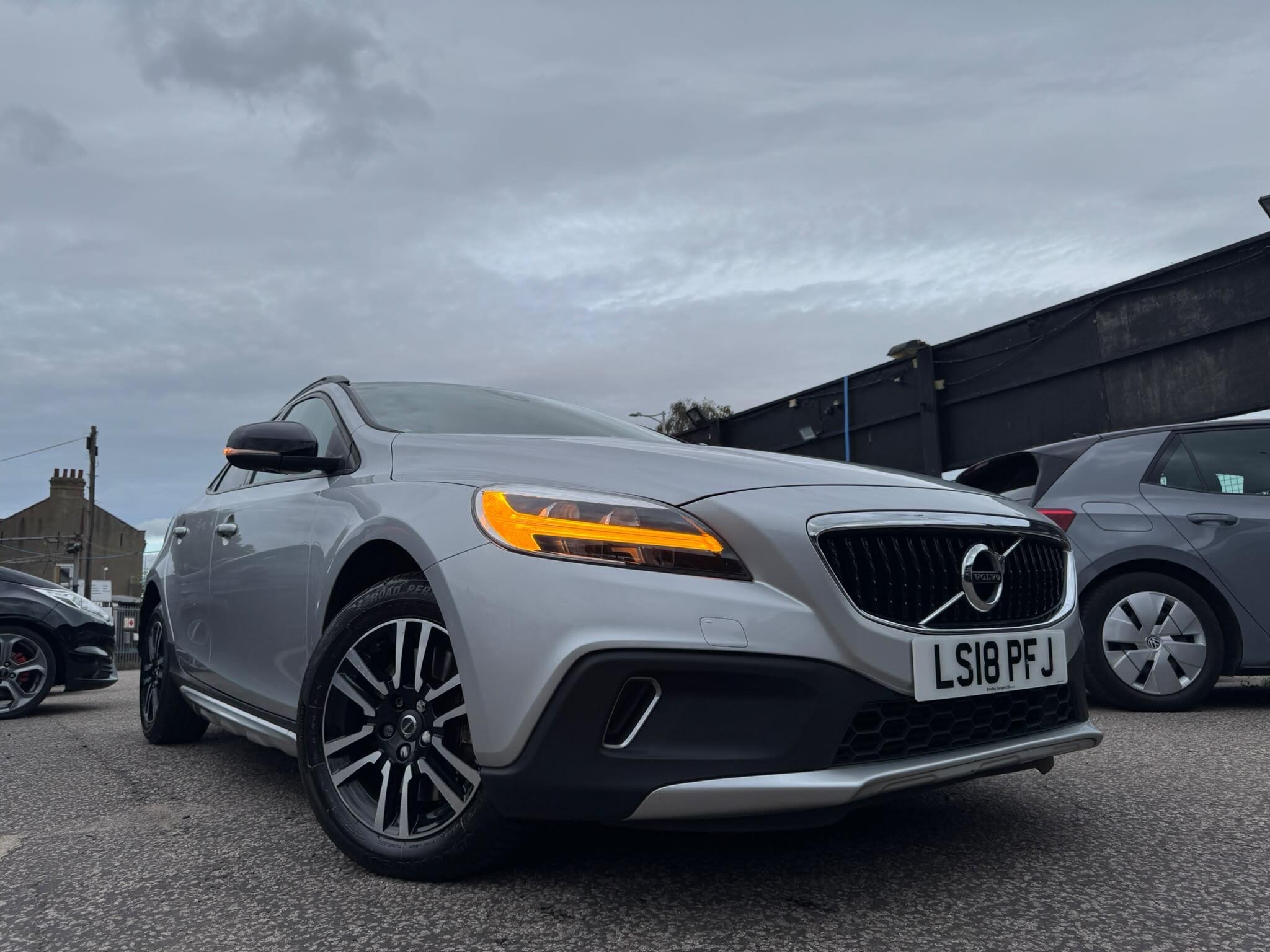 Volvo V40 Cross Country view 34