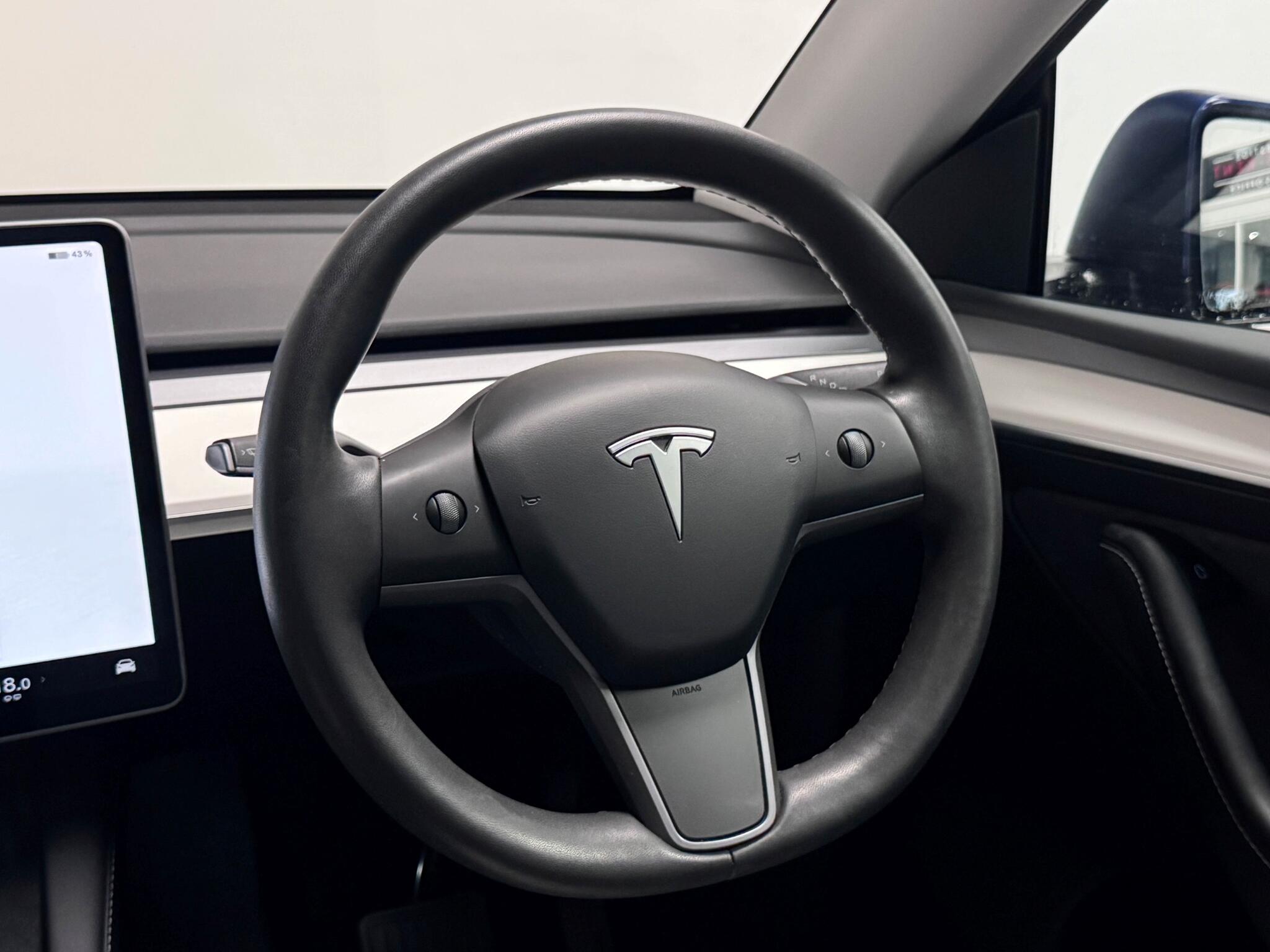 Tesla Model Y view 32
