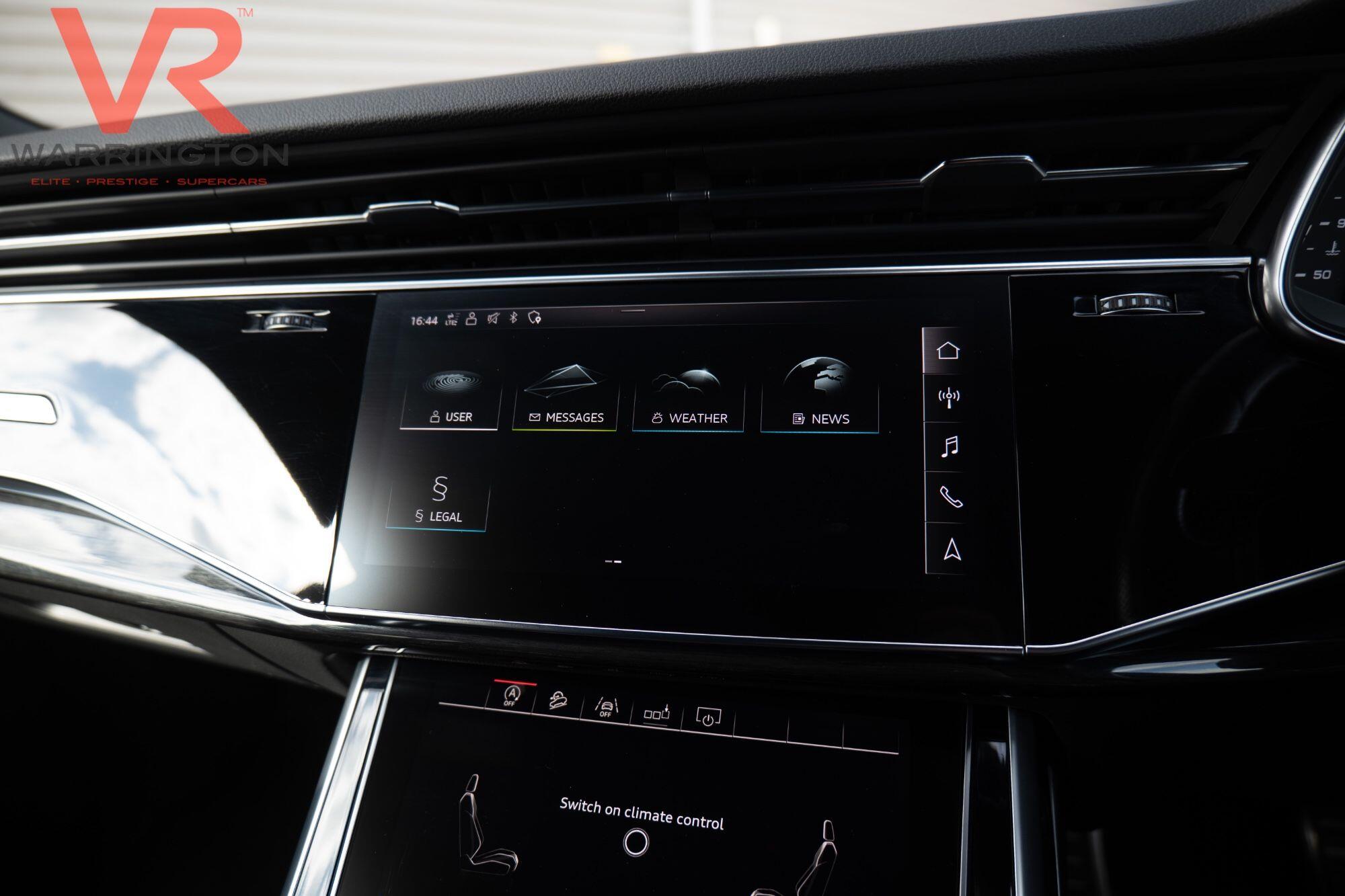 Audi Q8 view 31