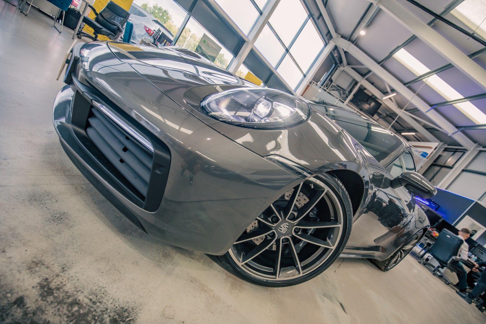 Porsche 911 view 39