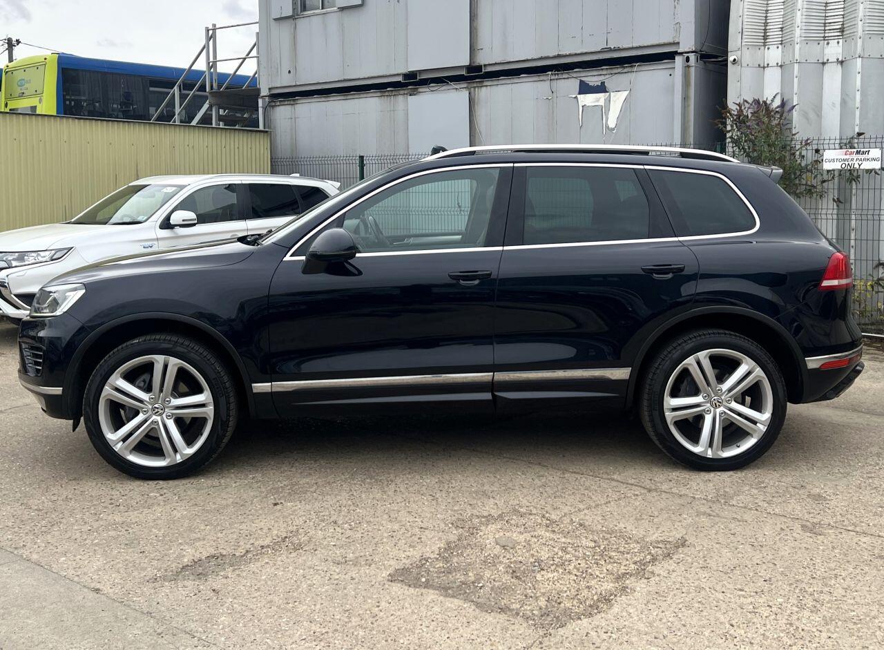 Volkswagen Touareg view 9