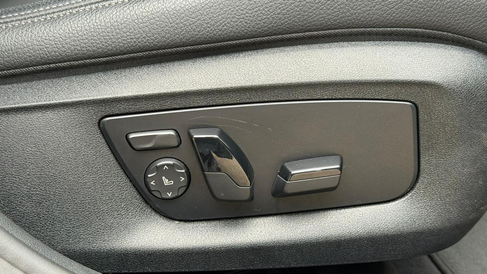 BMW 5 Series view 27
