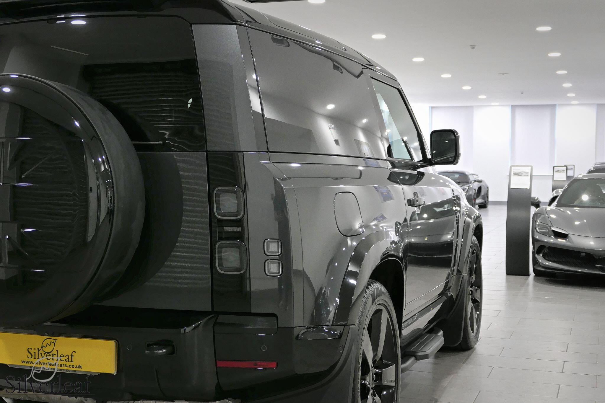 Land Rover Defender view 30