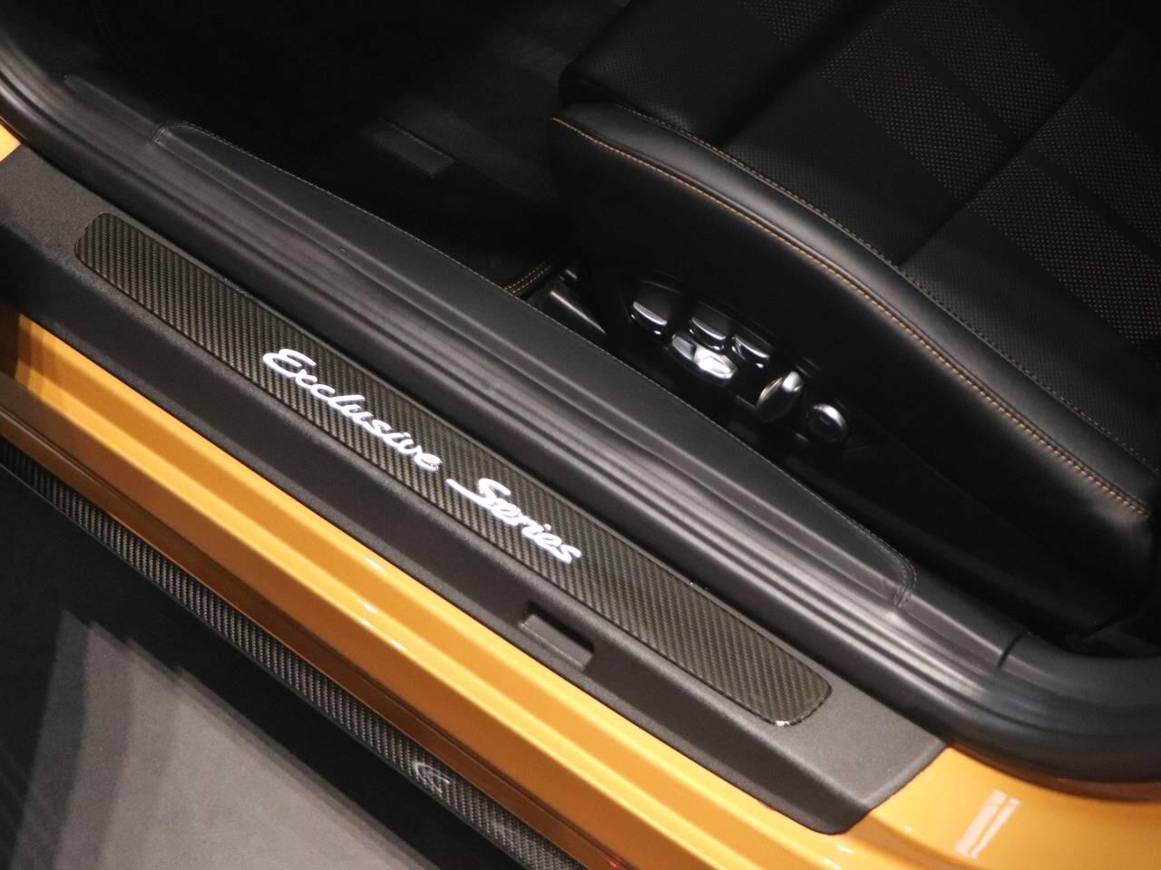 Porsche 911 view 43