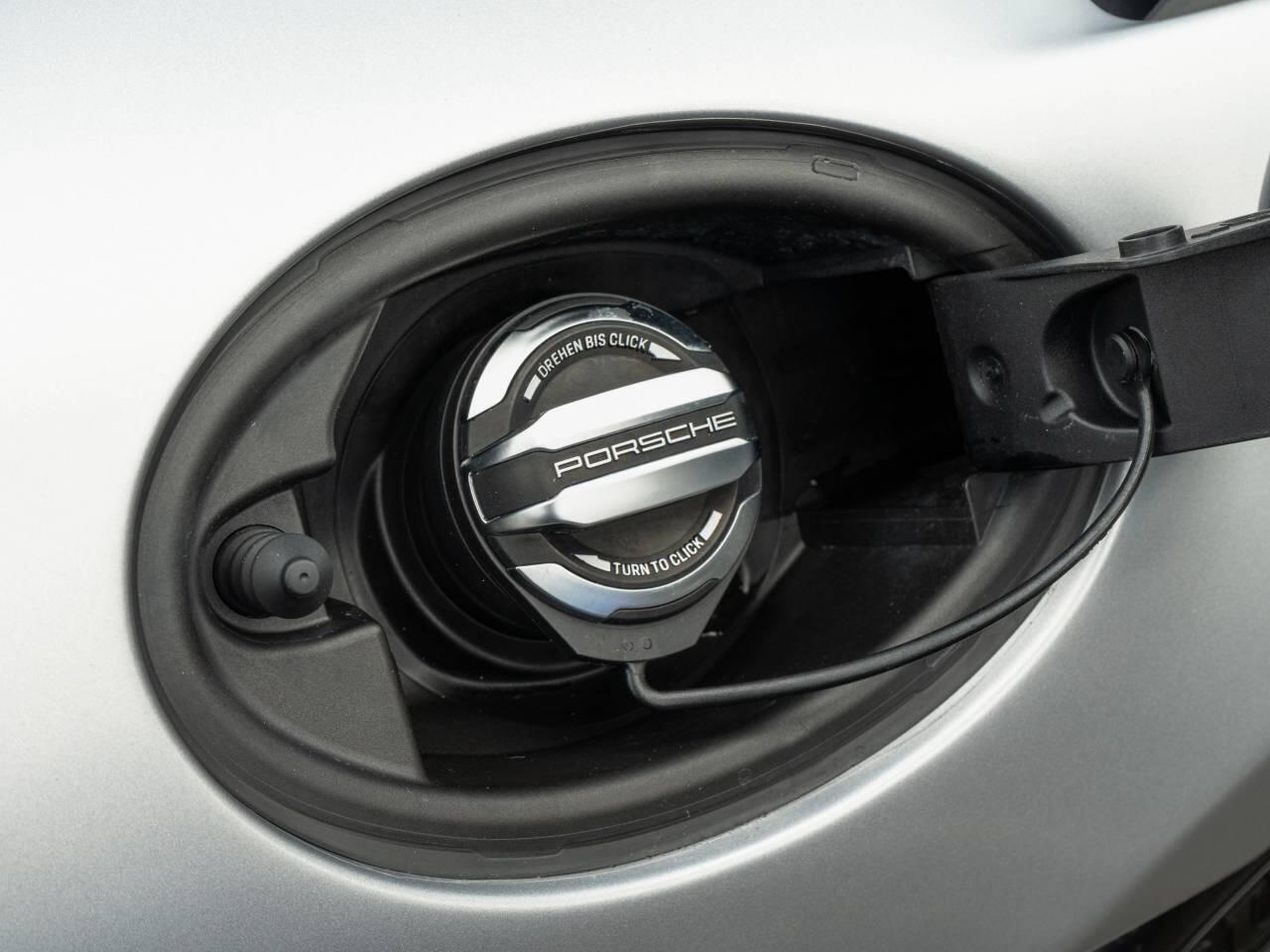 Porsche 718 Spyder view 20