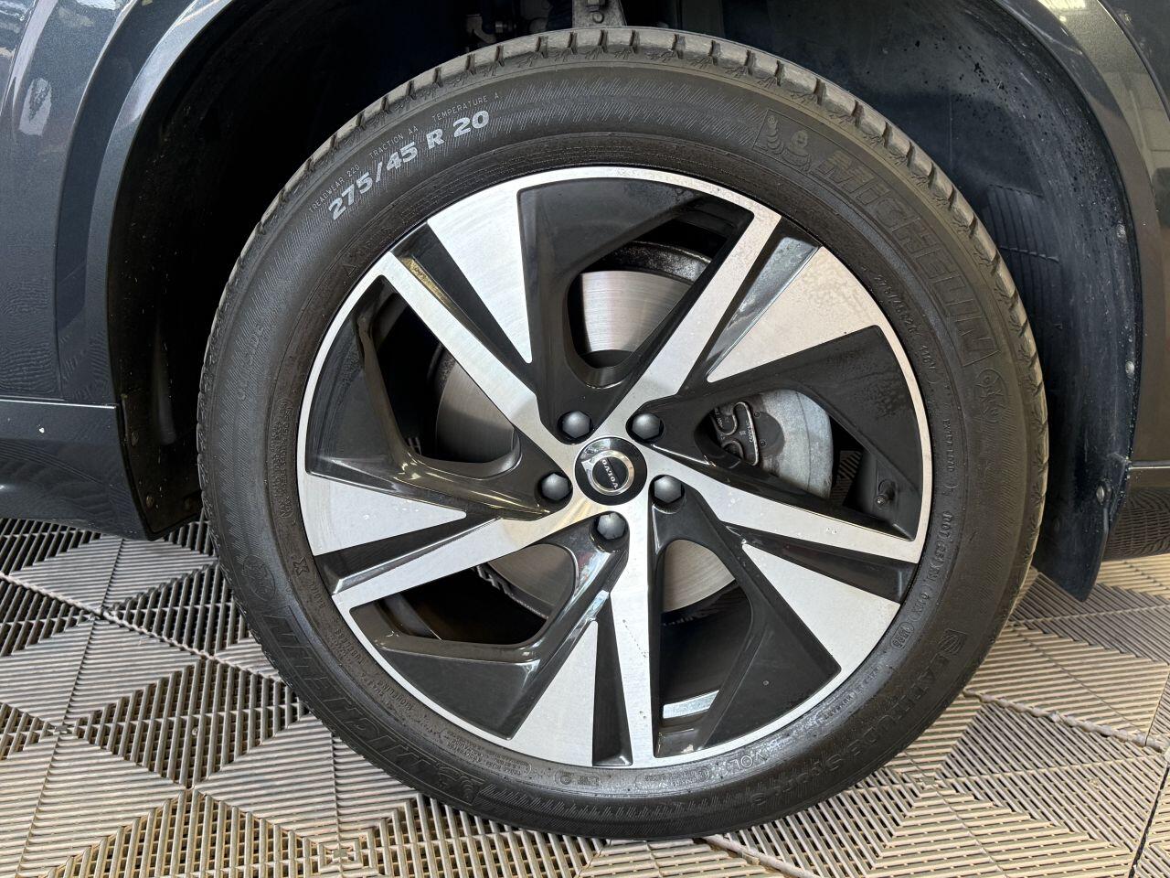 Volvo XC90 view 19