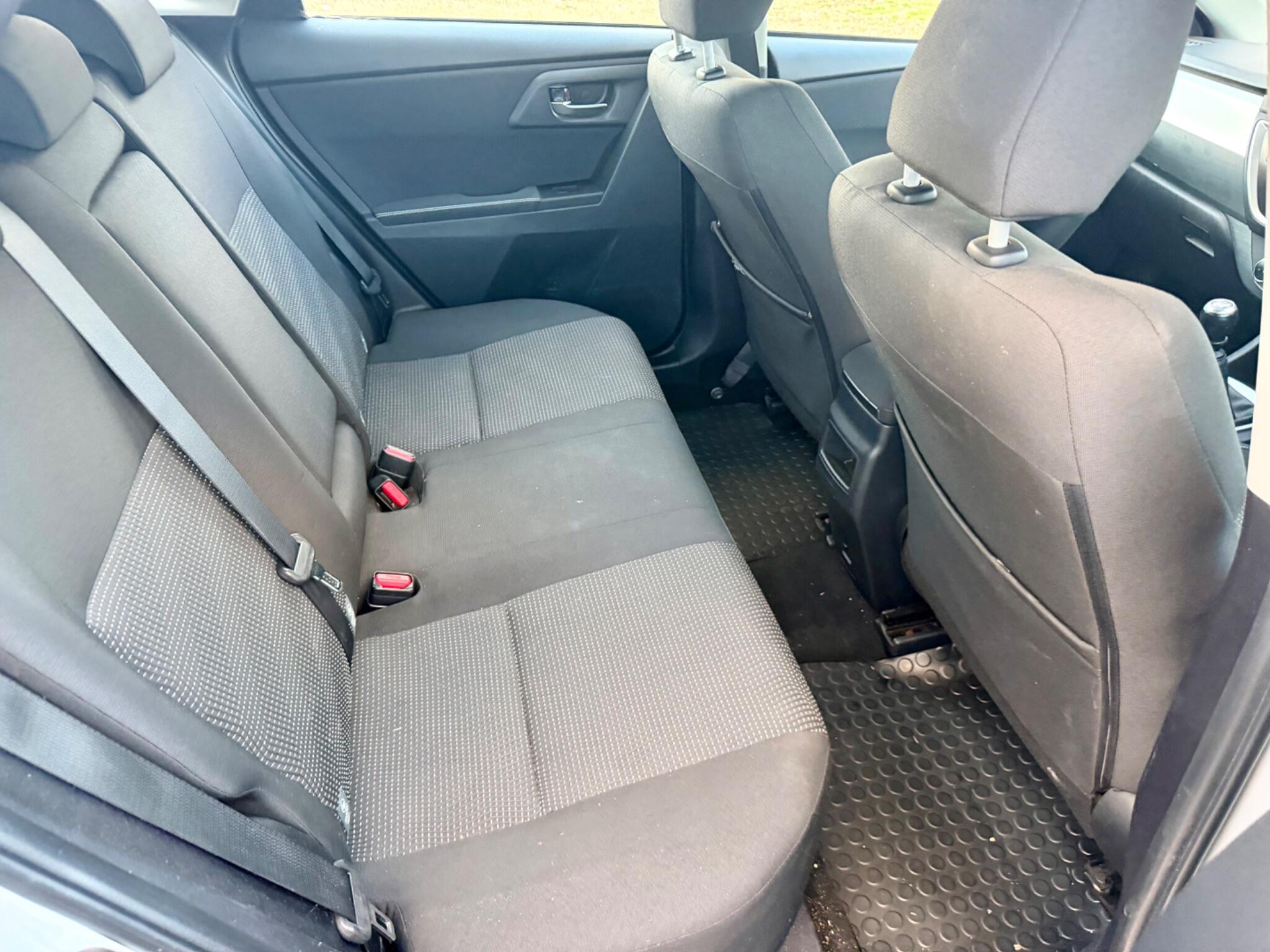 Toyota Auris view 25