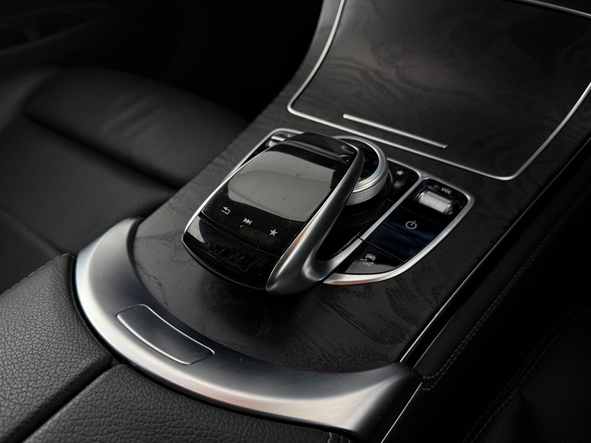 Mercedes-Benz GLC view 23