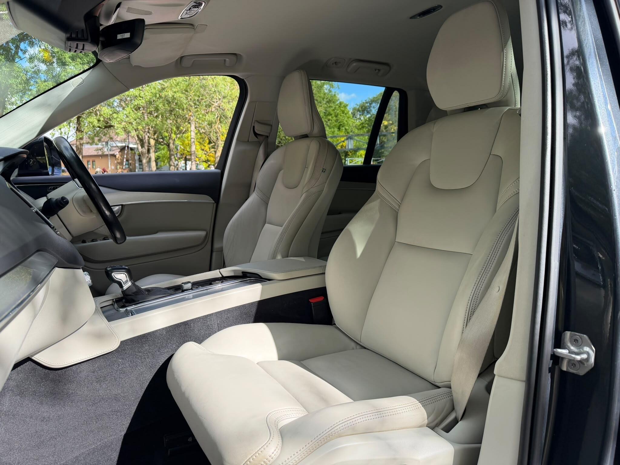 Volvo XC90 view 15